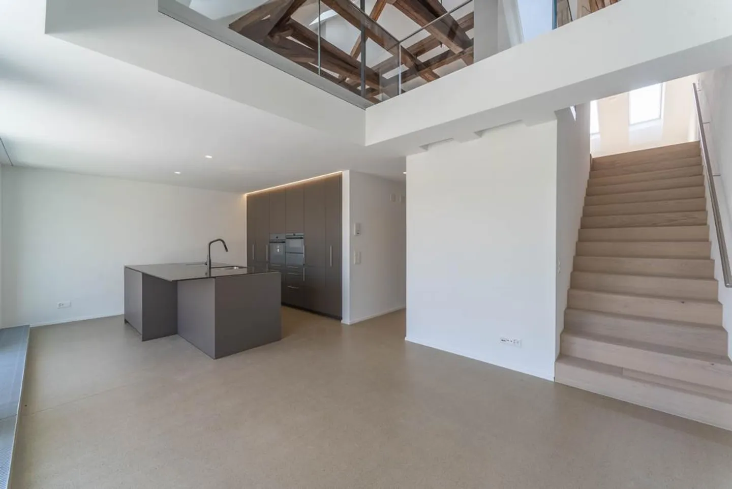 Einzigartige Wohnung mit grosszügiger Terrasse in der Altstadt - Foto 2 von 12