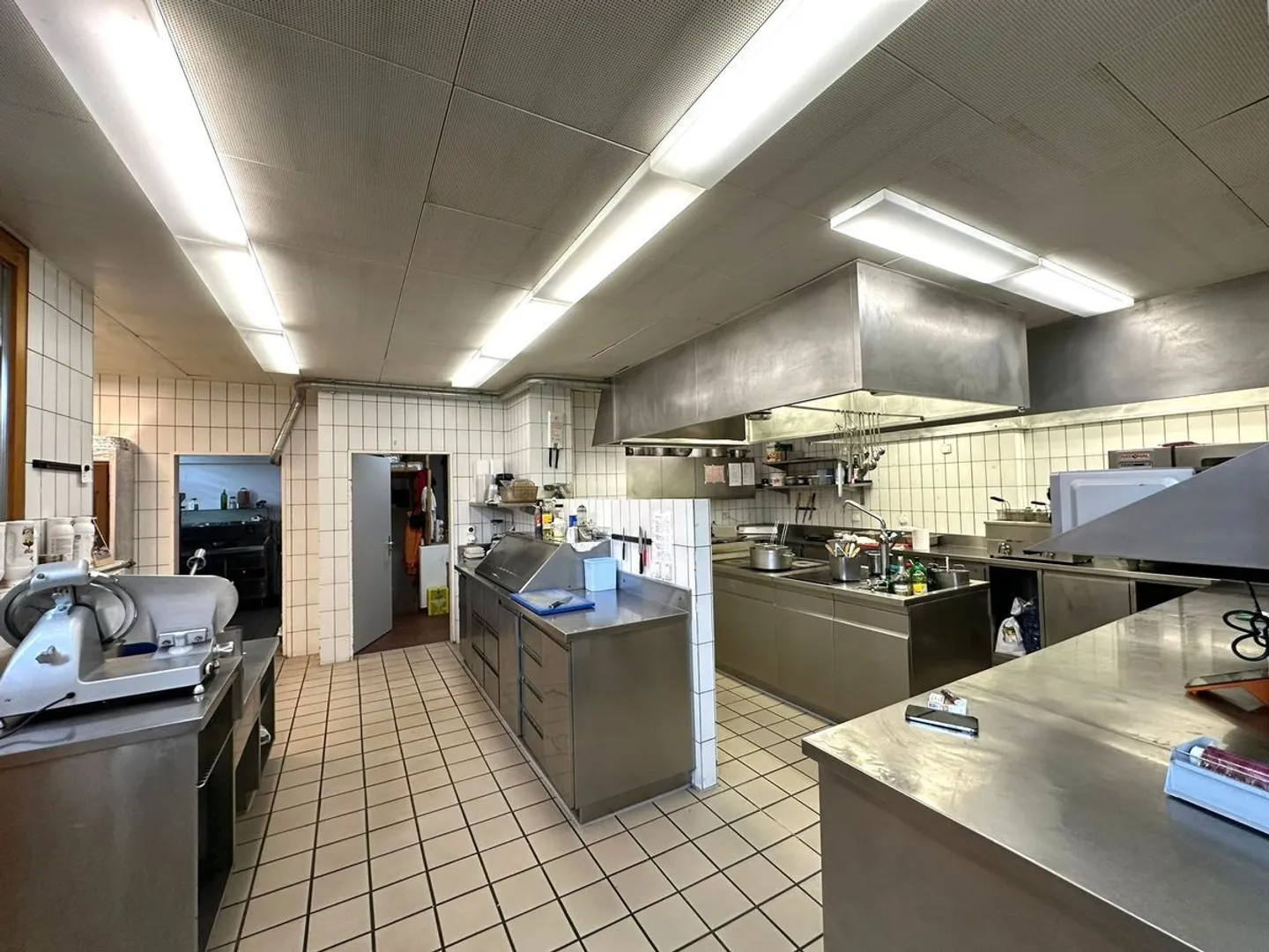 Charming restaurant with terrace and new kitchen - Photo 9 of 12