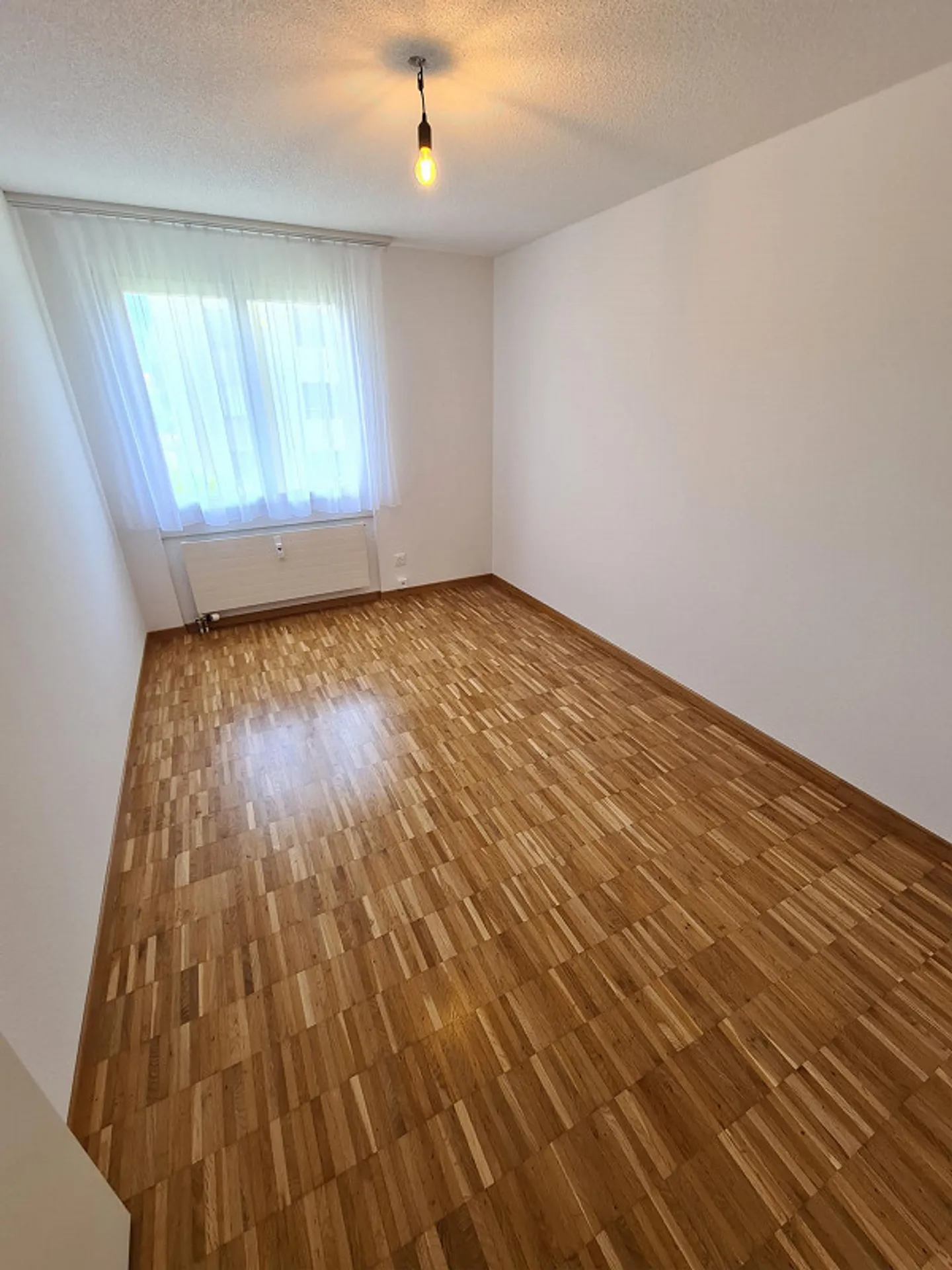 3.5-Zimmer-Wohnung mit grosszügigem Garten - Foto 4 von 8