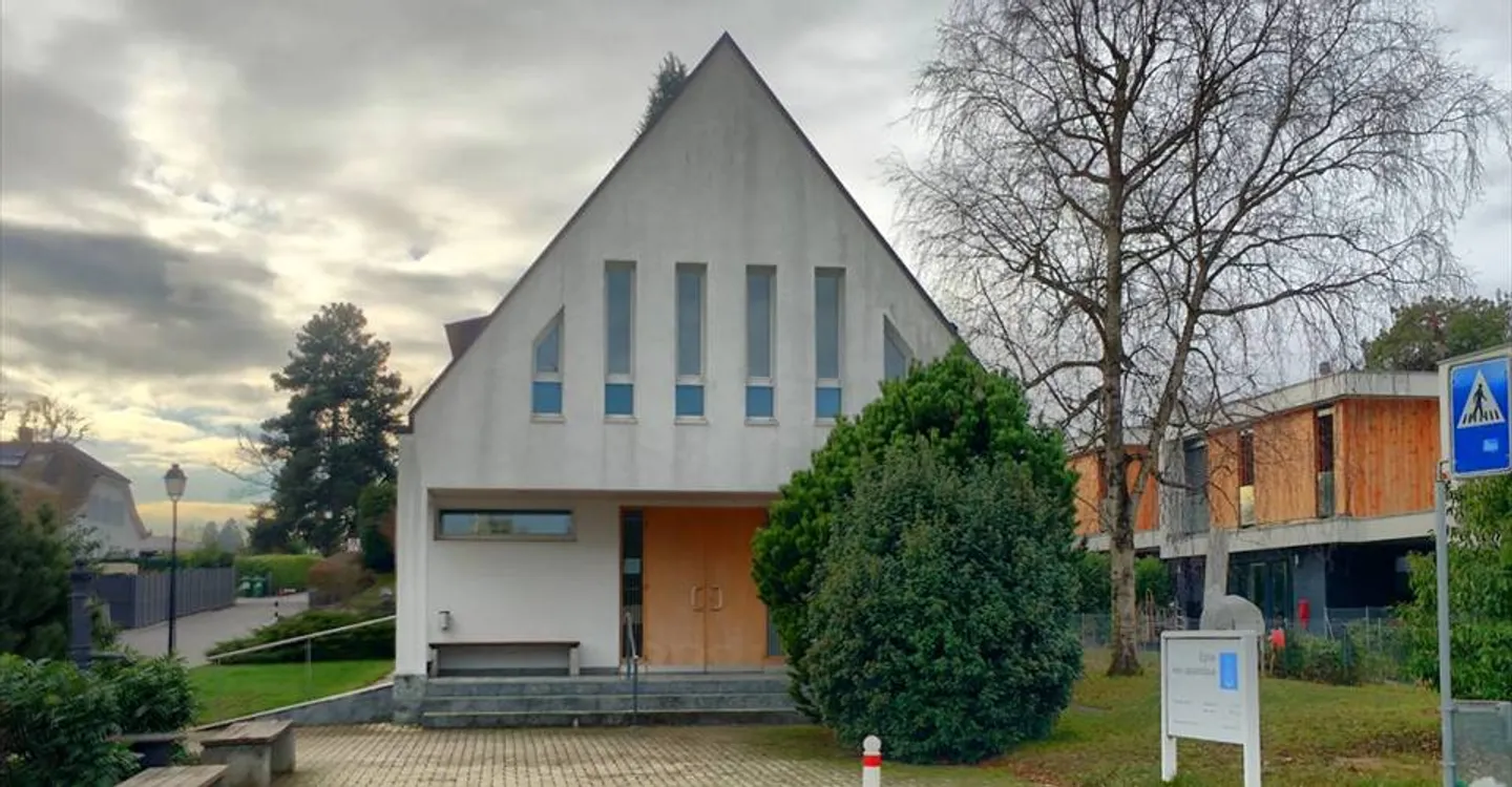 Mixed-use building for rent - Photo 4 of 6