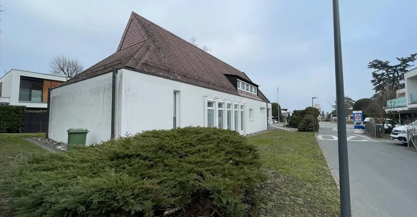 Mixed-use building for rent - Photo 6 of 6