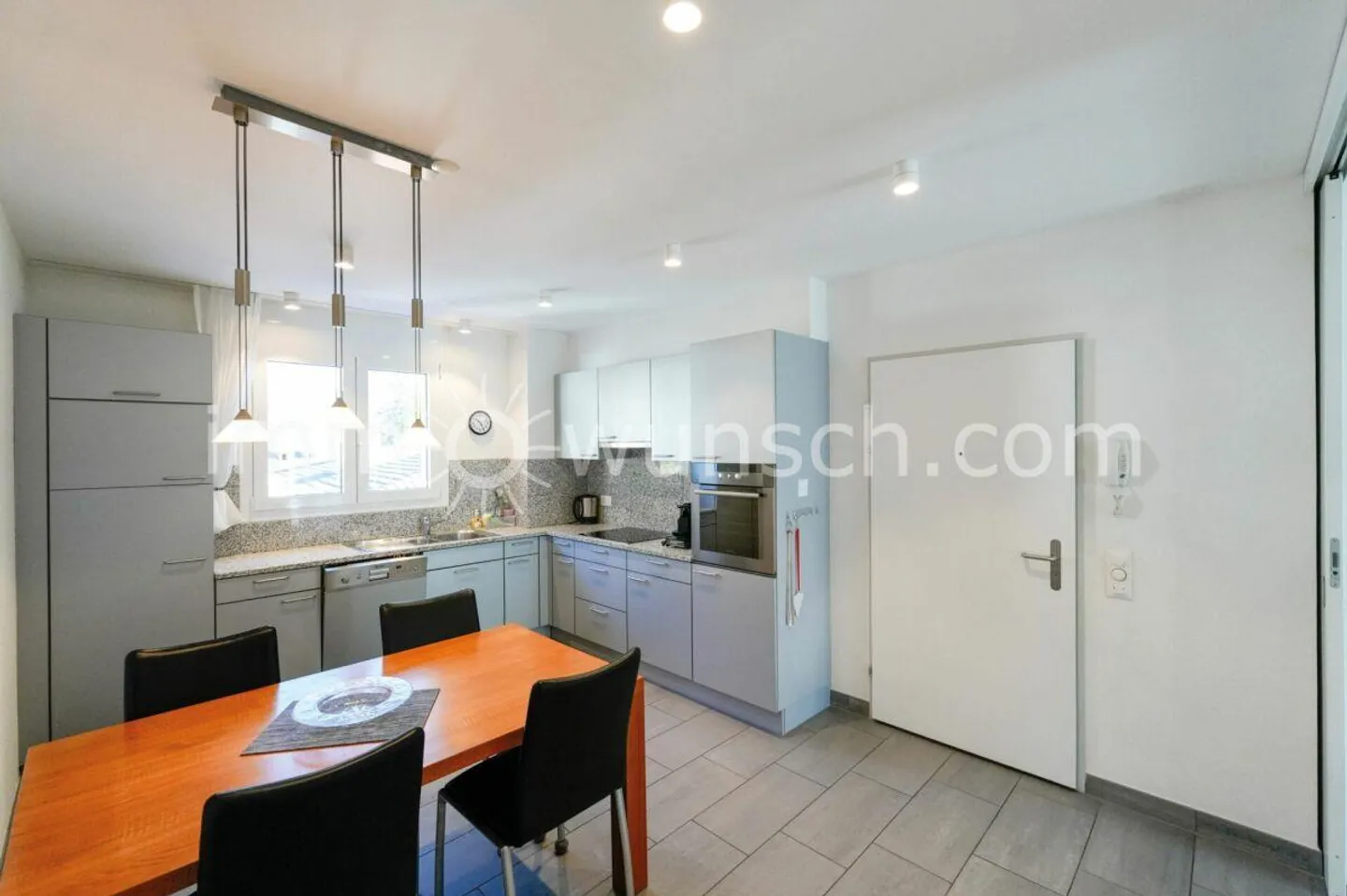 Charming 2 ½ room condominium with 2nd residence permit - Photo 9 of 11