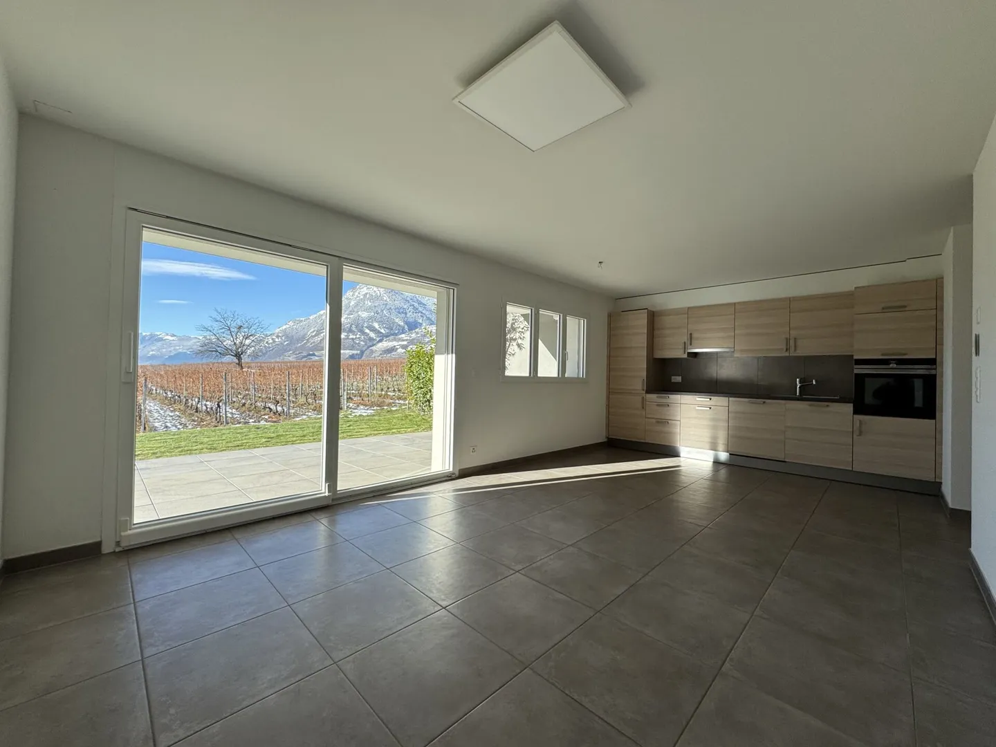 Schöne 2,5-Zimmer-Wohnung mit Terrasse zu vermieten - Foto 2 von 8