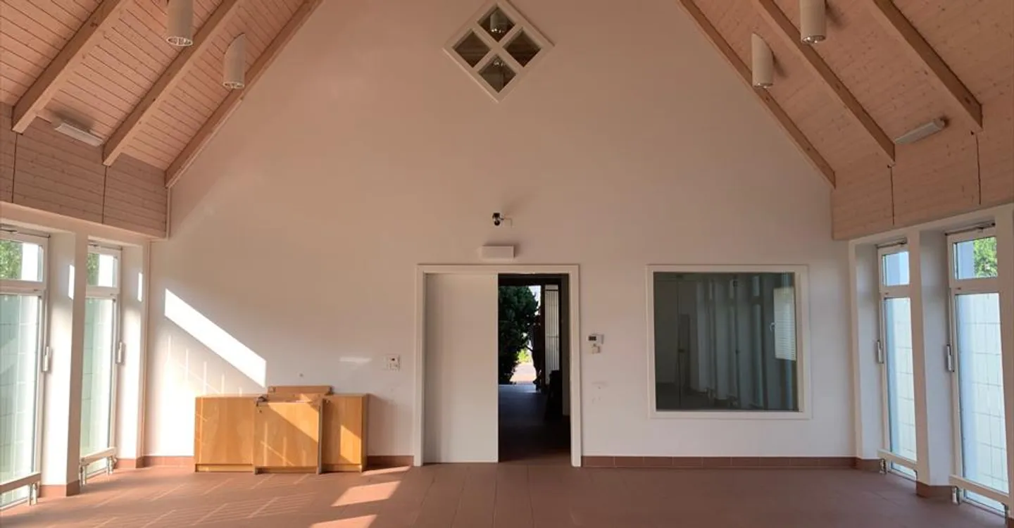 Mixed-use building for rent - Photo 1 of 6