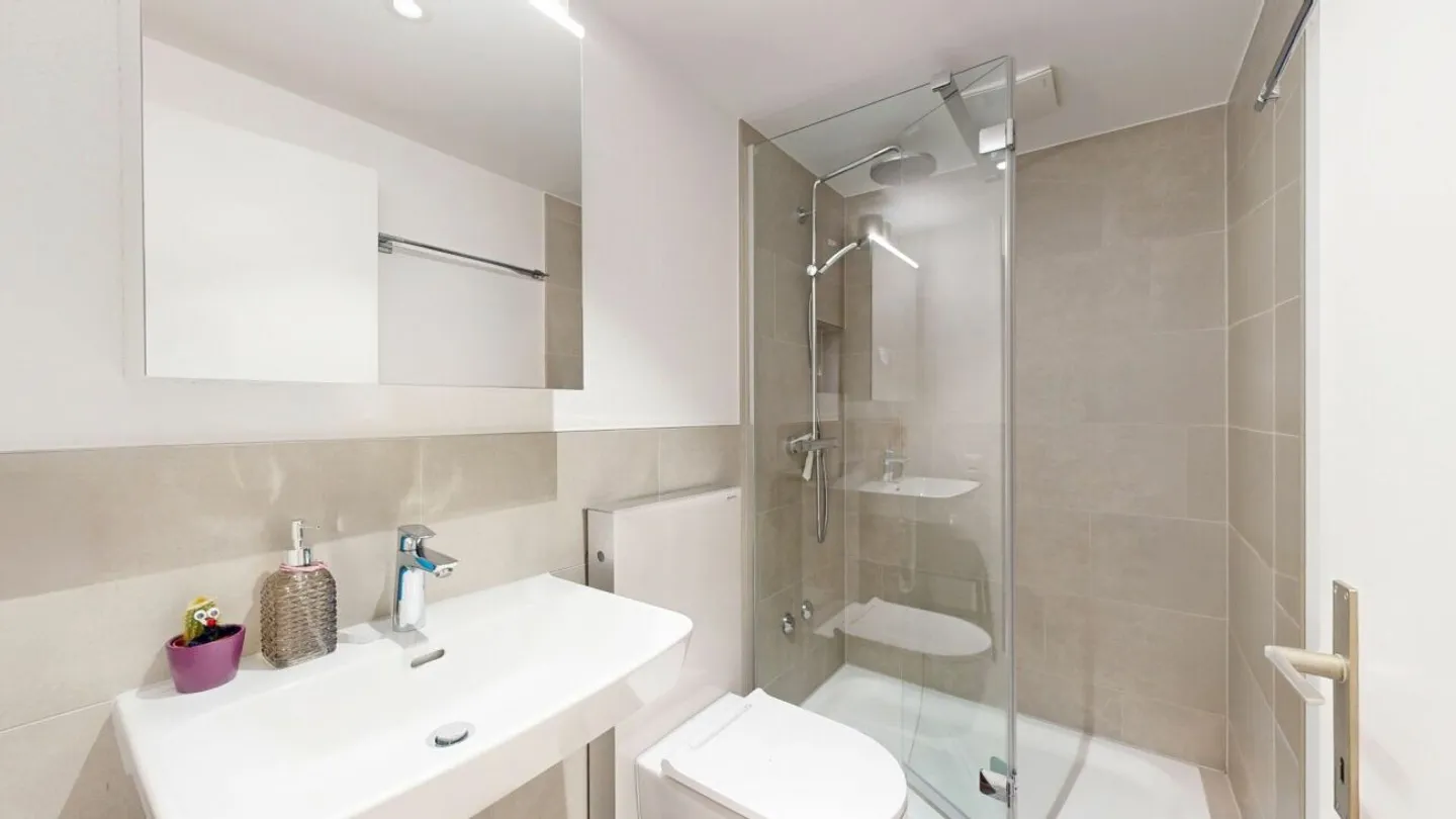 Appartement élégant avec vue sur la ville - Photo 8 sur 10