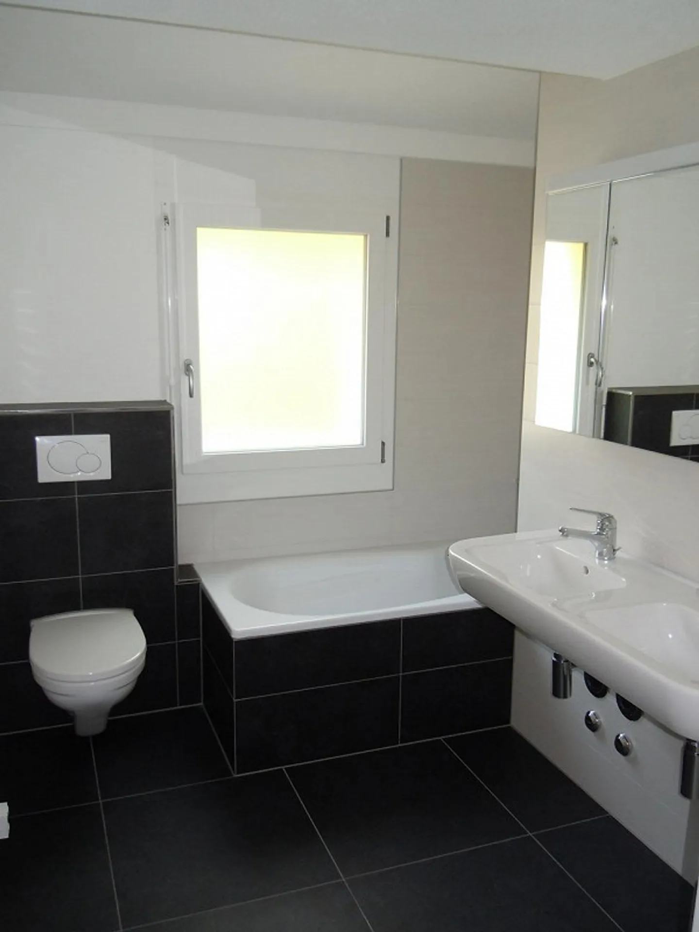 Apartment in Dream Location - Photo 4 of 8