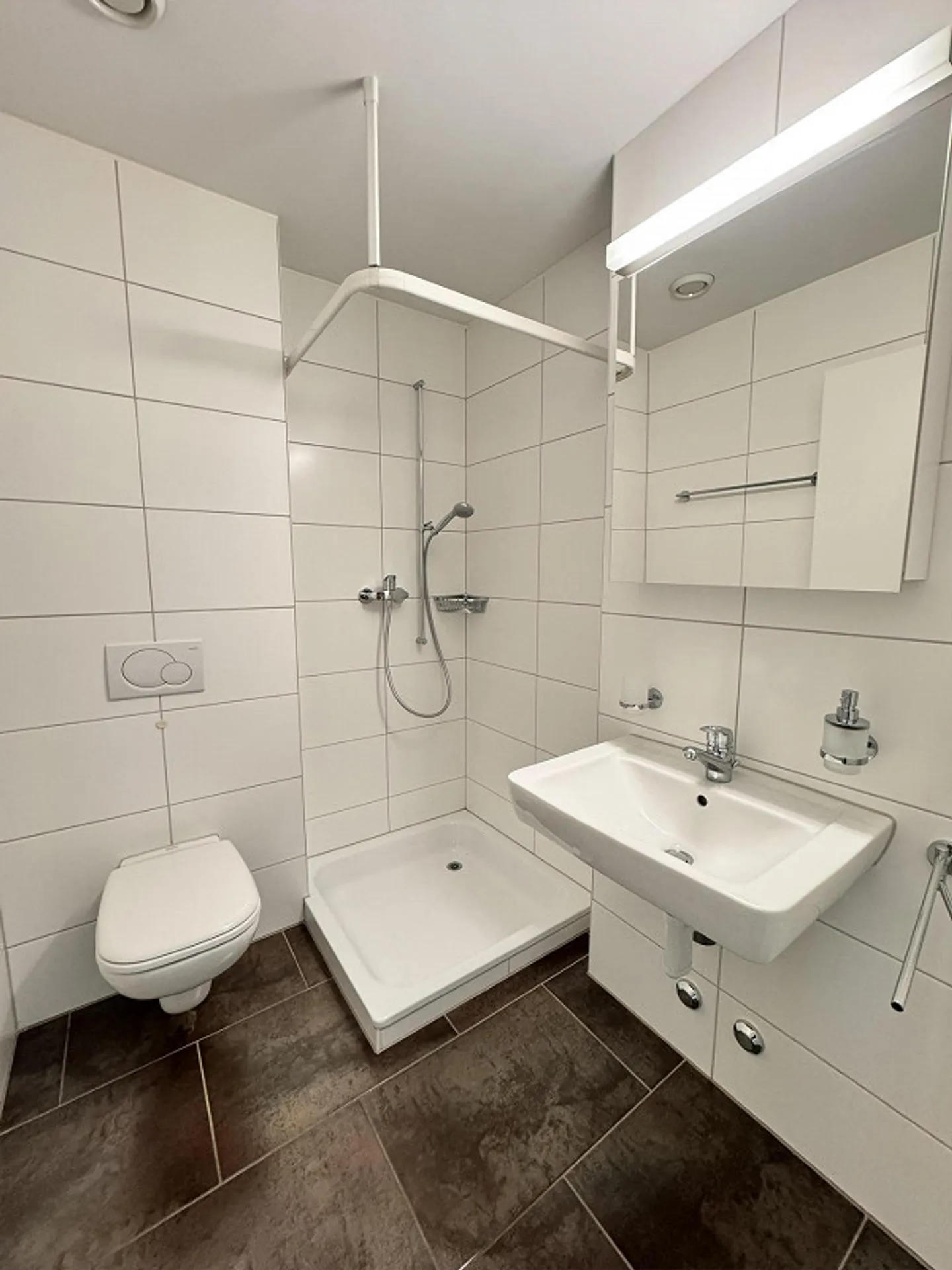 Modern 2.5-room apartment in a central and quiet location - Photo 5 of 8