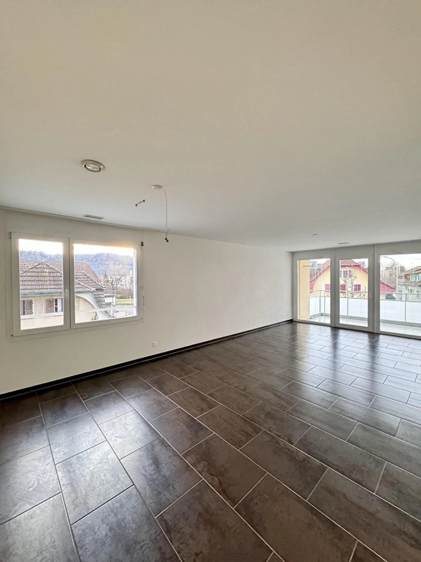 Modern 2.5-room apartment in a central and quiet location - Photo 3 of 8