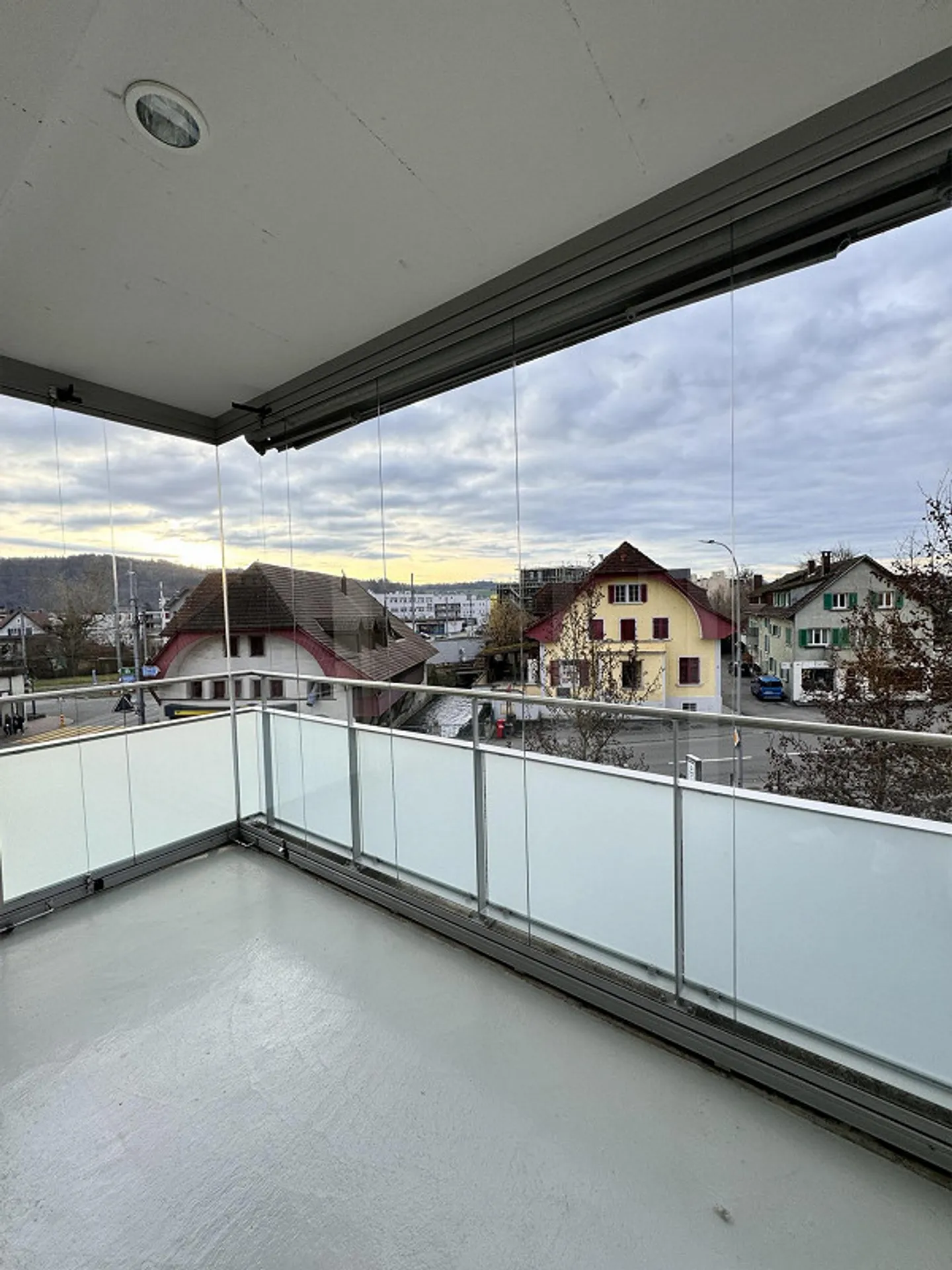 Modern 2.5-room apartment in a central and quiet location - Photo 7 of 8