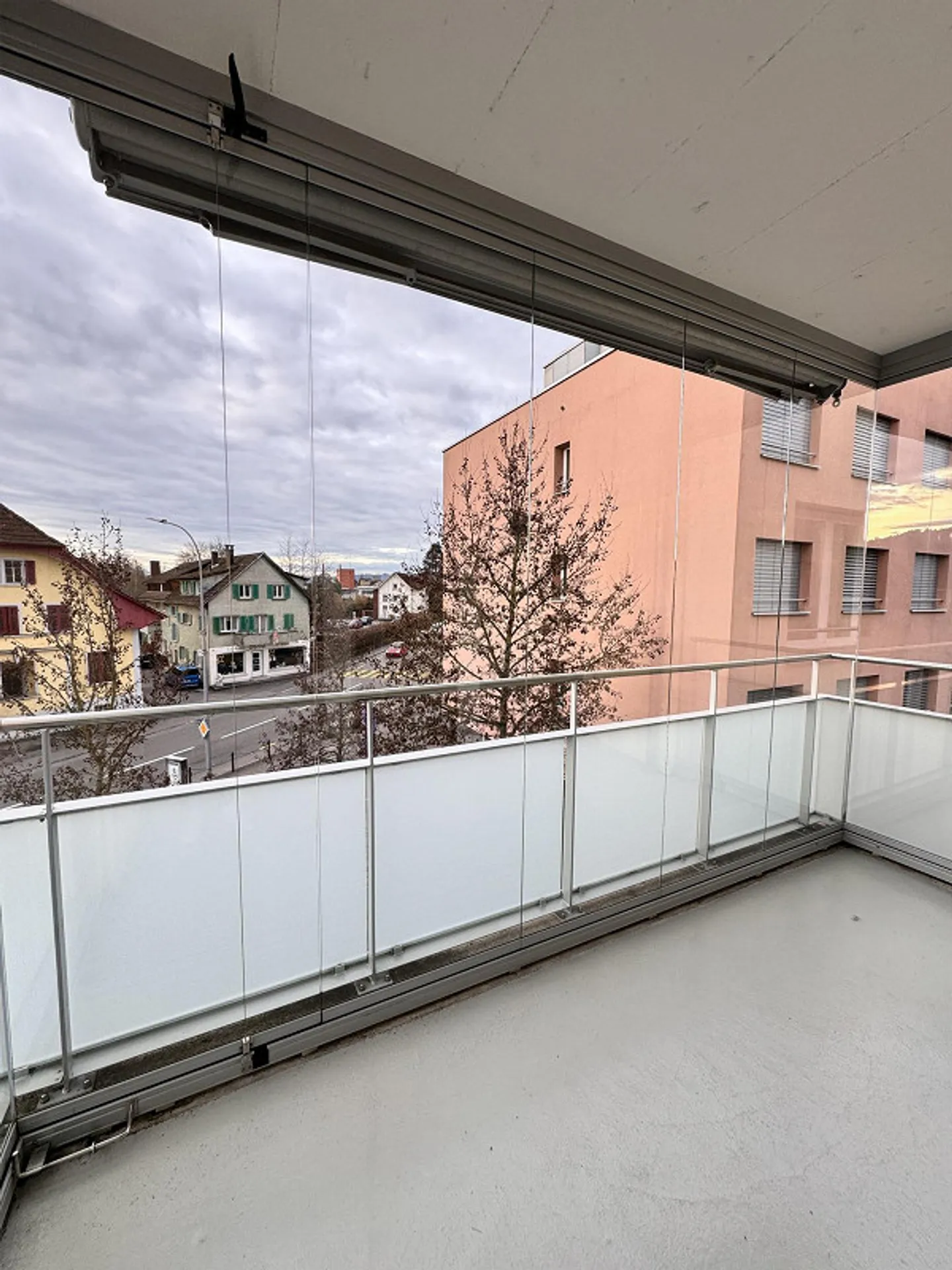 Modern 2.5-room apartment in a central and quiet location - Photo 8 of 8