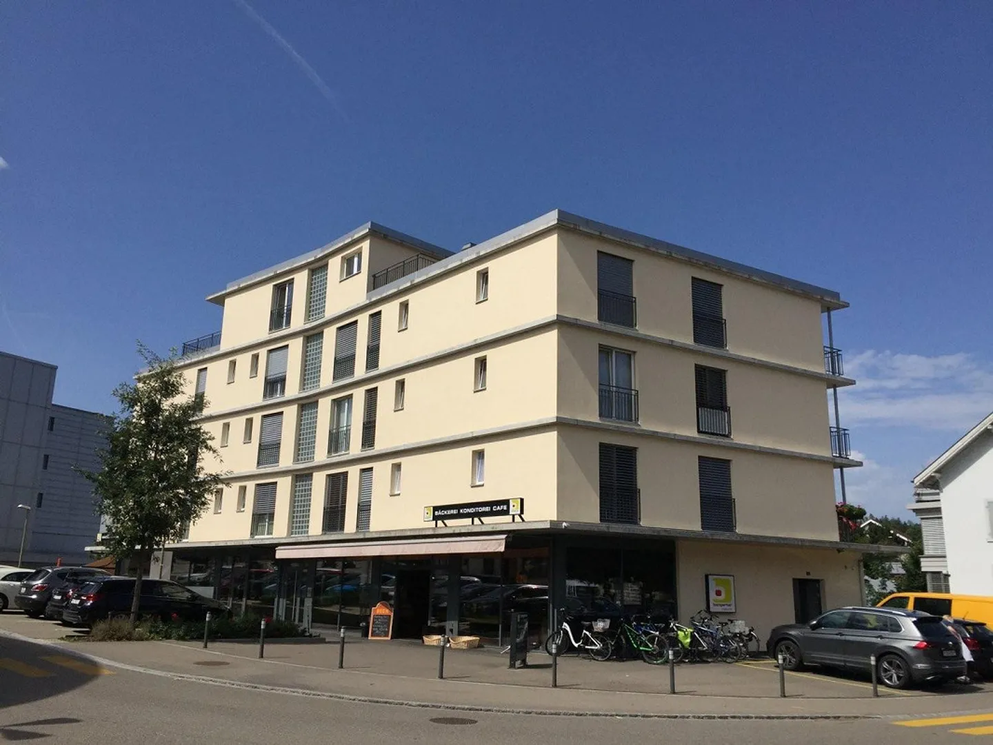 Autoeinstellhallenplatz in Lausen zu vermieten - Foto 1 von 3