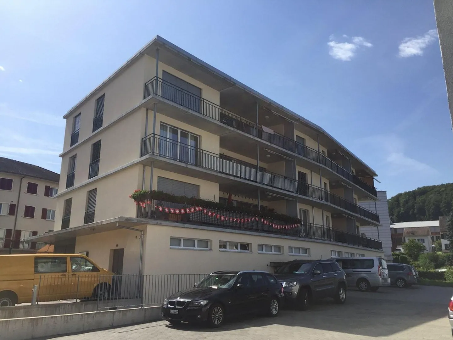 Autoeinstellhallenplatz in Lausen zu vermieten - Foto 2 von 3