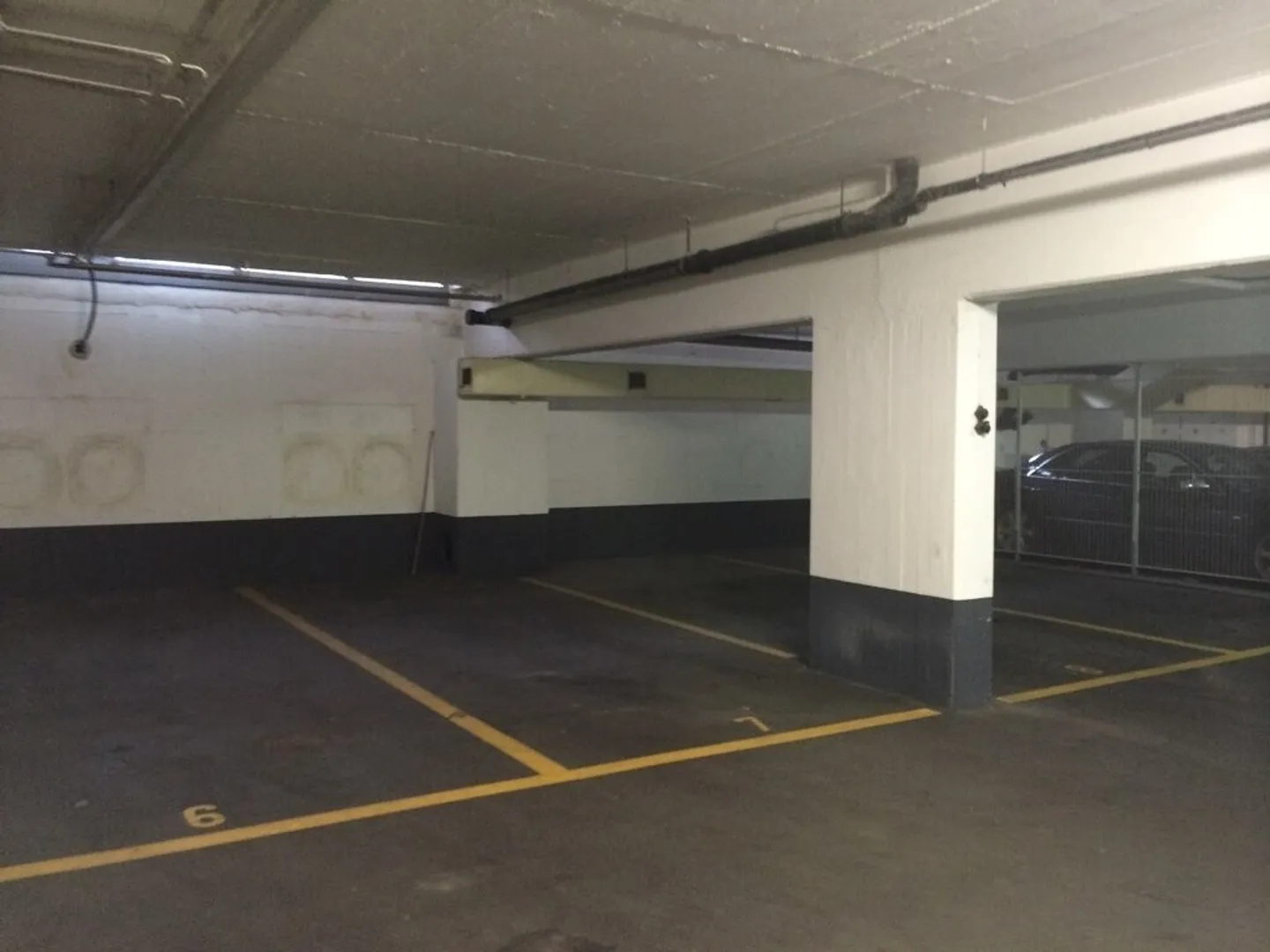 Grandi posti auto disponibili direttamente presso la stazione centrale di Zurigo - Foto 1 di 1