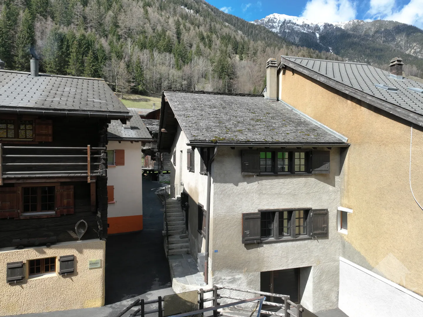 Authentic village house with two apartments - Photo 3 of 16