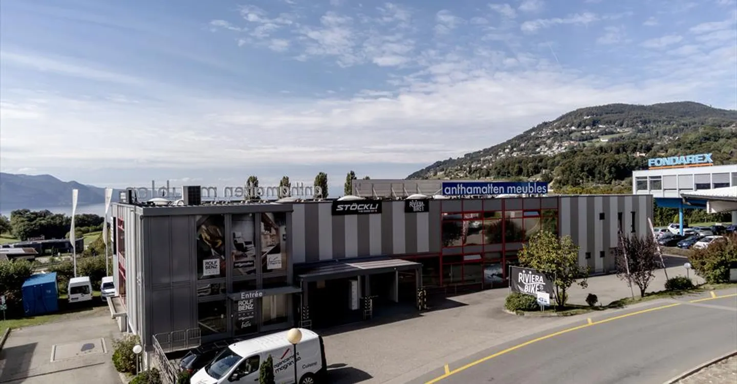 Edificio ad uso misto in affitto - Foto 3 di 10