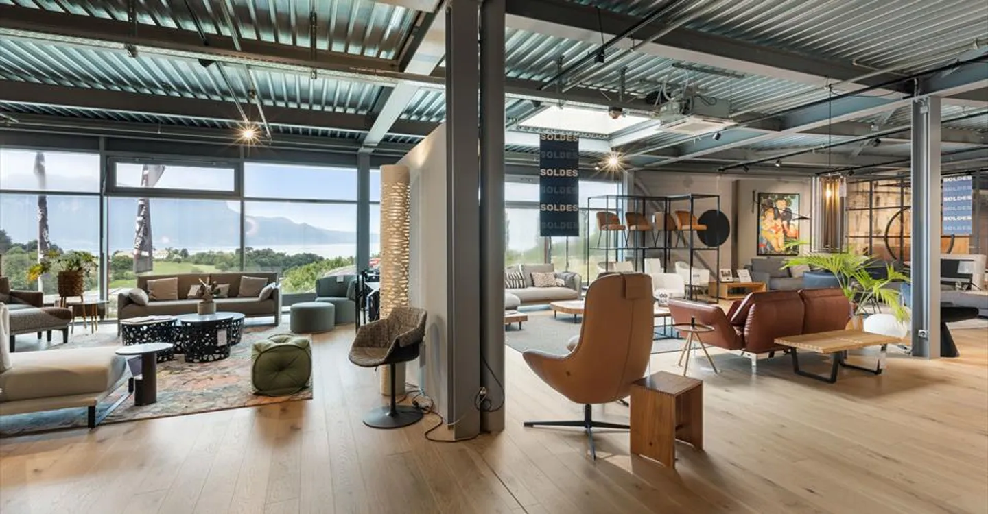 Edificio ad uso misto in affitto - Foto 2 di 10