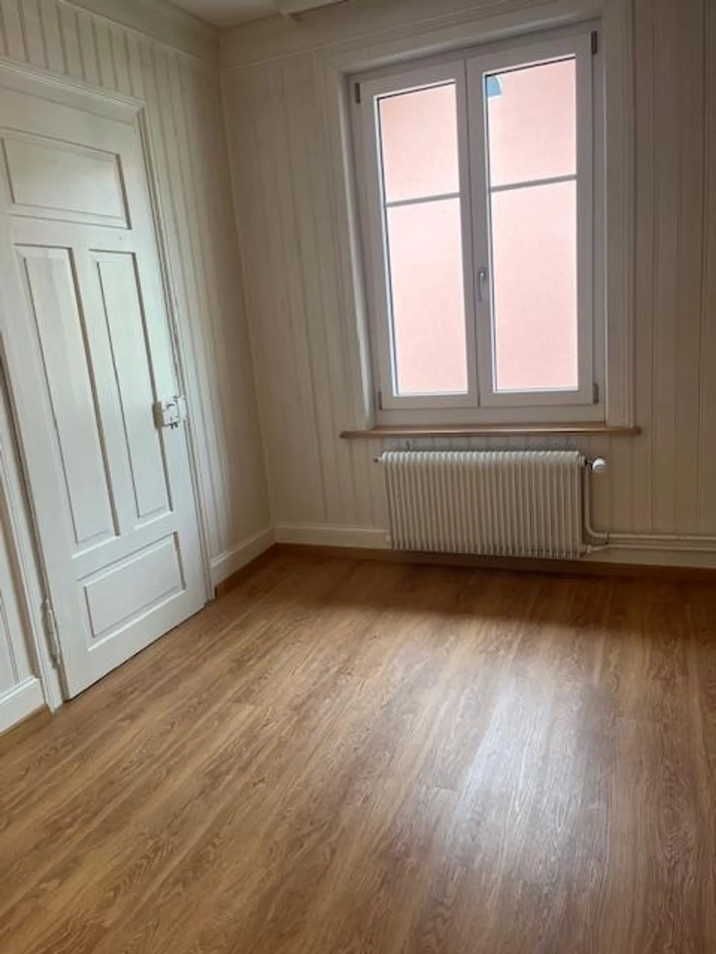 Bellissimo appartamento di 4 stanze in un vecchio edificio ai margini della città - Foto 7 di 14