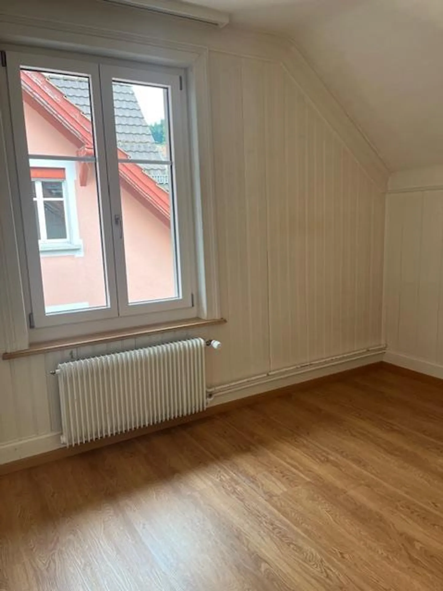 Bellissimo appartamento di 4 stanze in un vecchio edificio ai margini della città - Foto 8 di 14