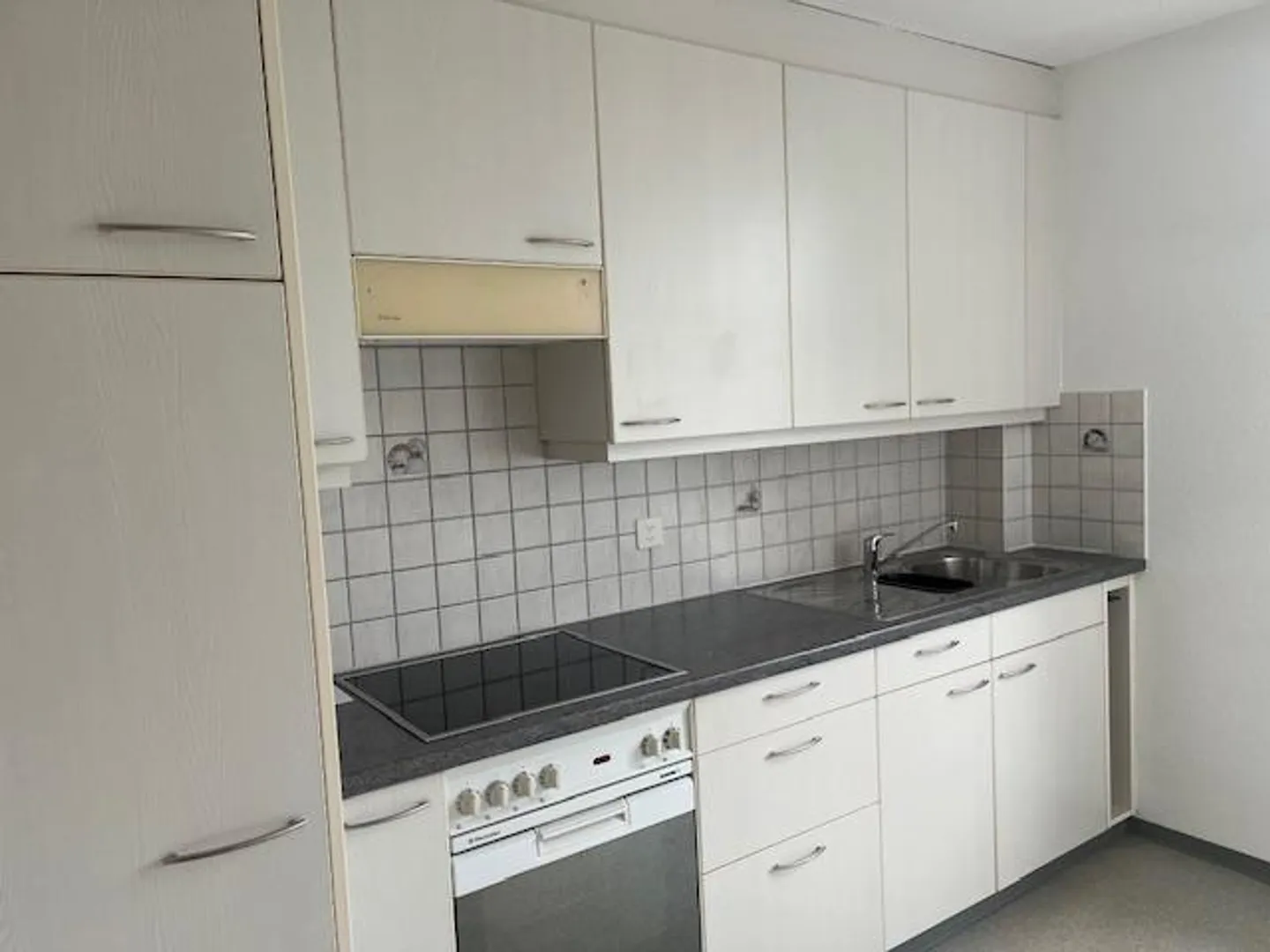 Bellissimo appartamento di 4 stanze in un vecchio edificio ai margini della città - Foto 6 di 14