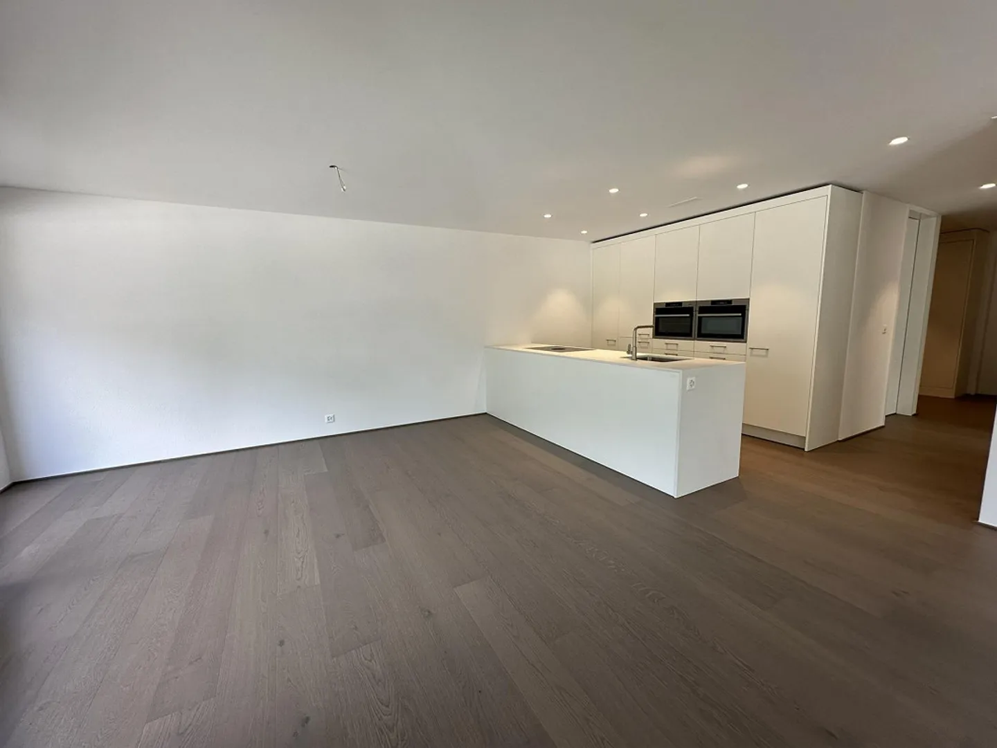 Appartamento nuovo di 4,5 stanze moderno in una posizione privilegiata - Foto 3 di 7