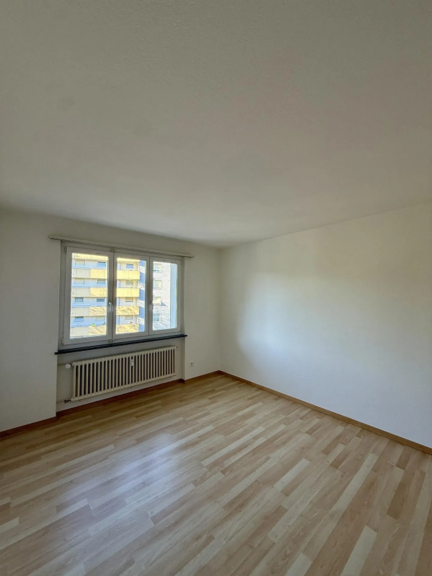 70 m² for Comfort - 3 Rooms with Balcony - Photo 3 of 8