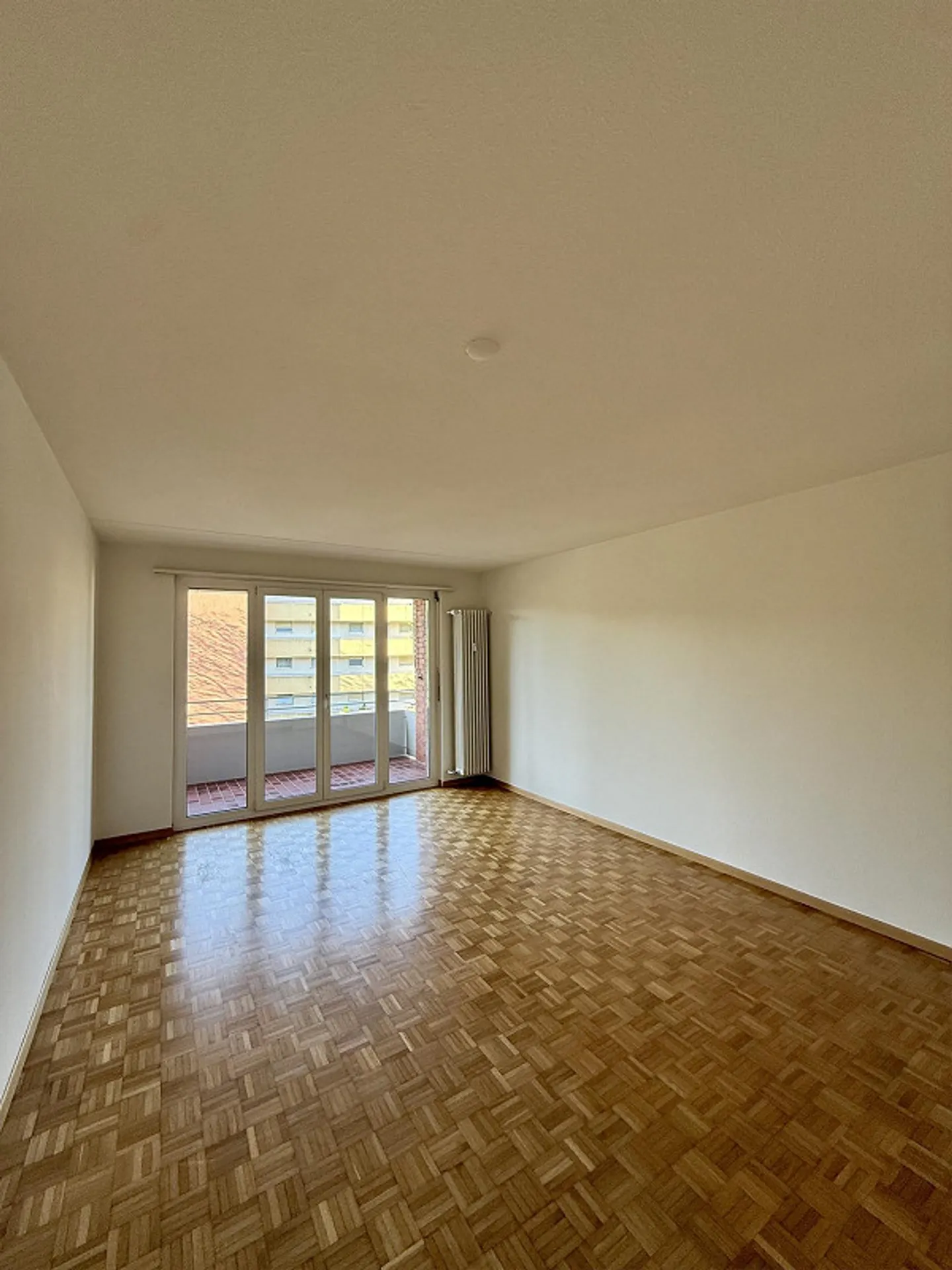 70 m² for Comfort - 3 Rooms with Balcony - Photo 2 of 8