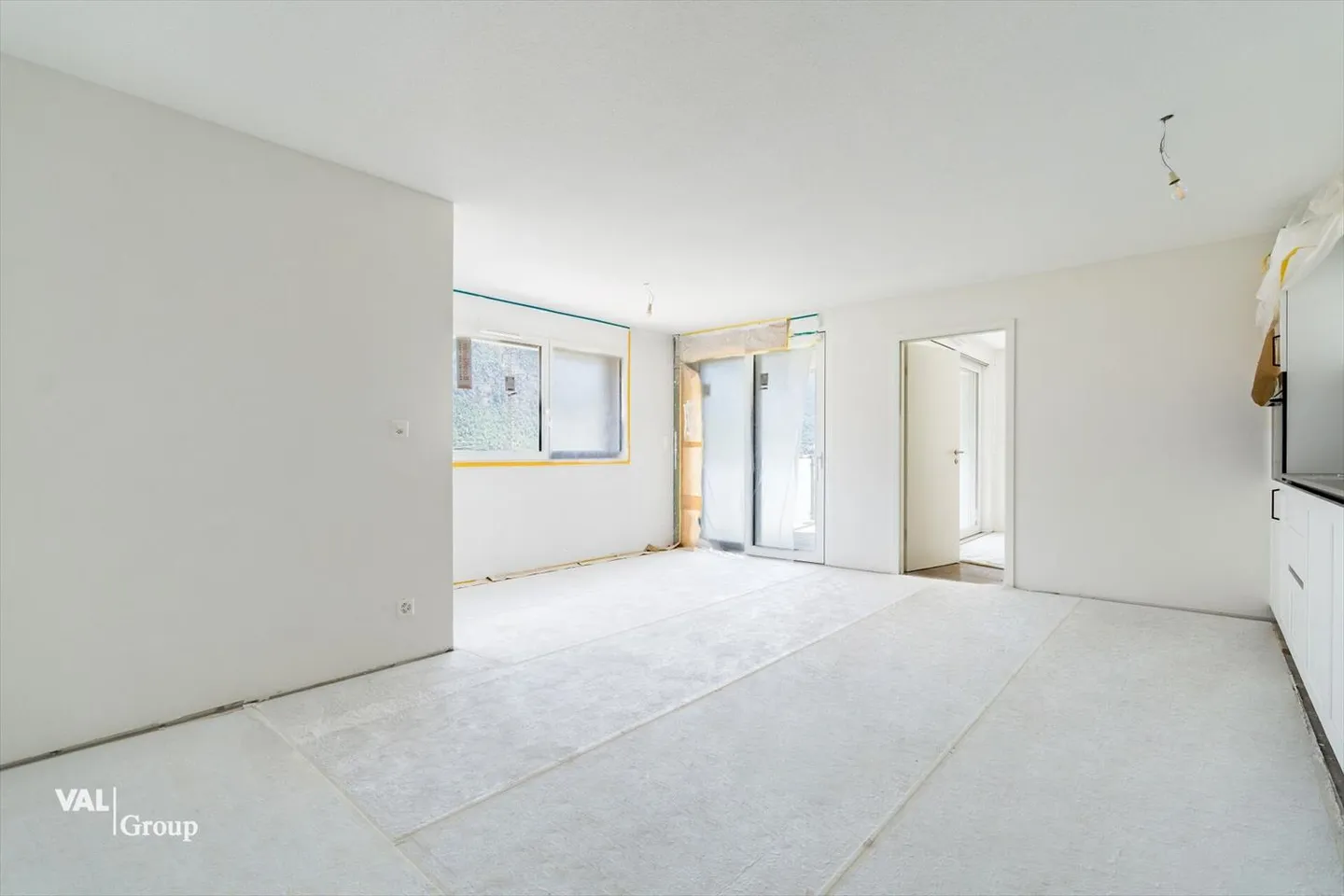 A modern living experience in this 4.5-room apartment with balcony - Photo 6 of 9