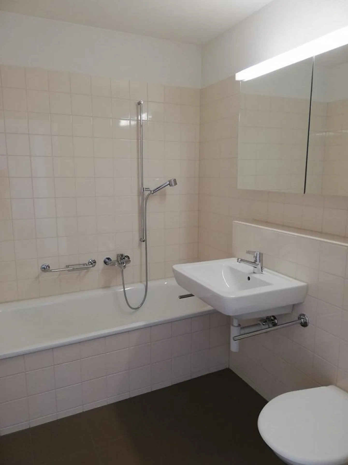 Ampio appartamento al Römergarten a Kaiseraugst di 4.5 locali - Foto 8 di 10