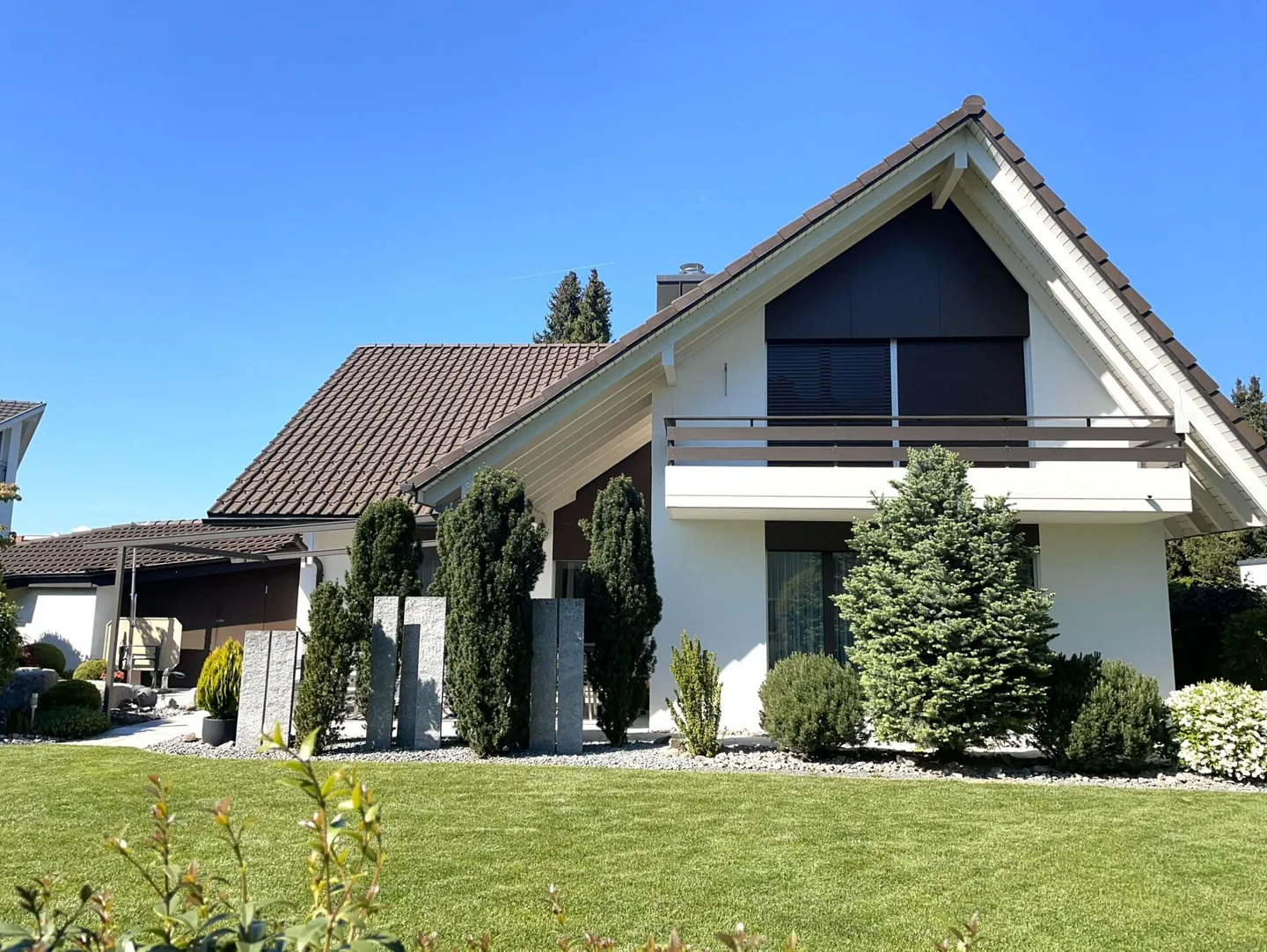 À vendre : Maison de 5 1/2 pièces très bien entretenue et soignée, située dans un endroit central - Photo 1 sur 18