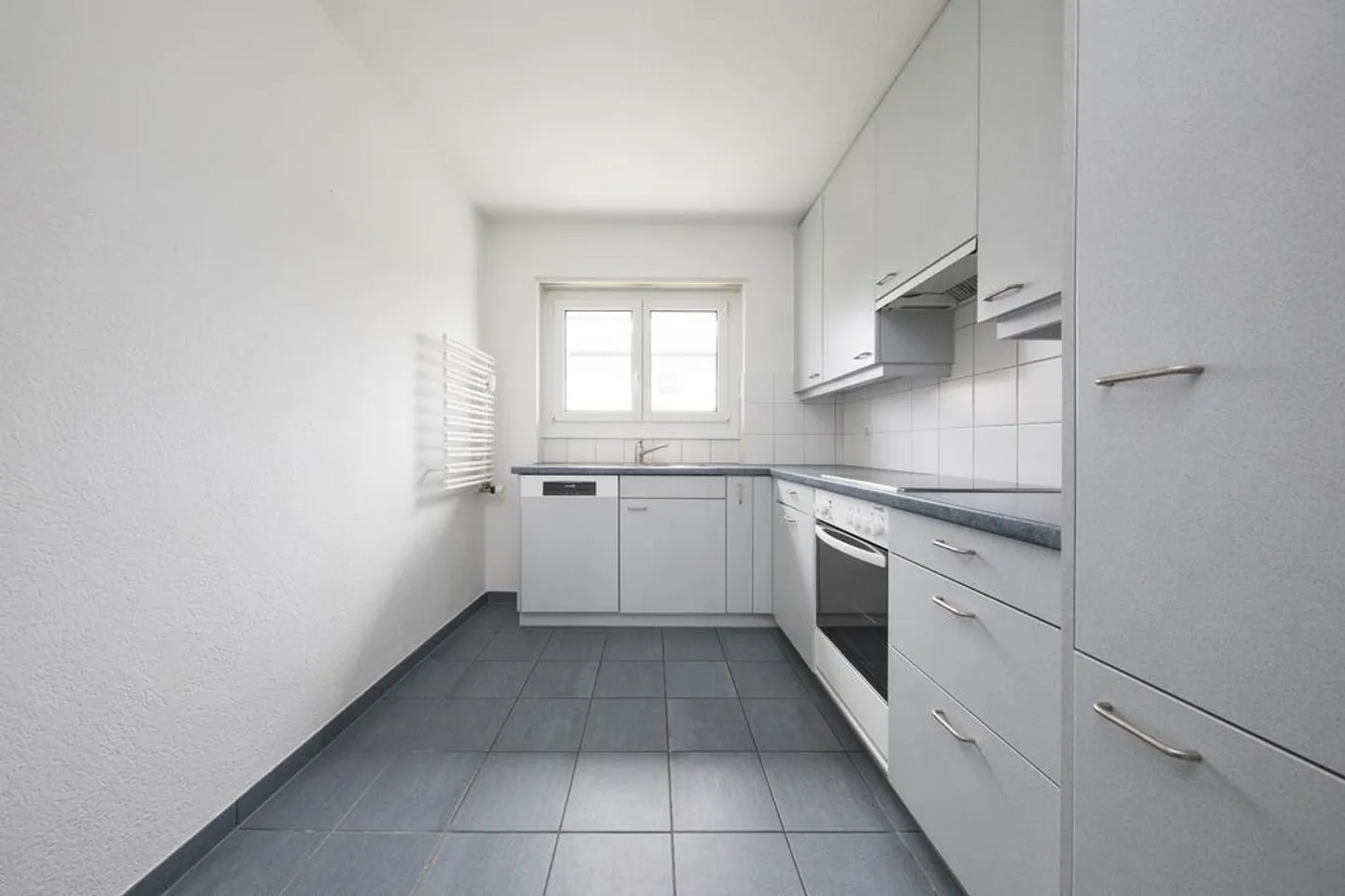 Ampio e luminoso appartamento familiare in una posizione tranquilla! - Foto 3 di 7