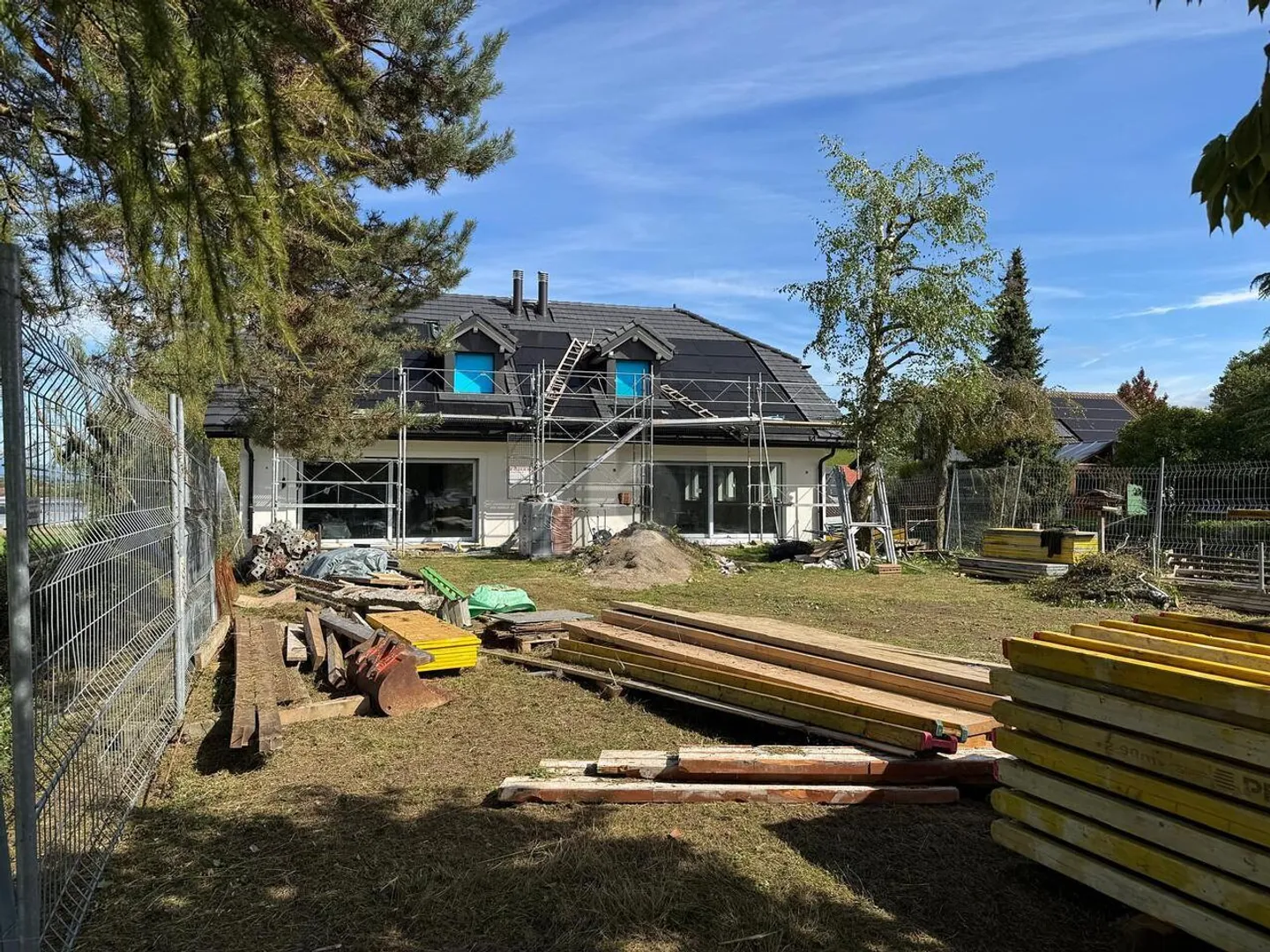 GERÄUMIGER GARTEN IN EINER RUHIGEN NACHBARSCHAFT (SÜDOST-VILLA) - Foto 4 von 6