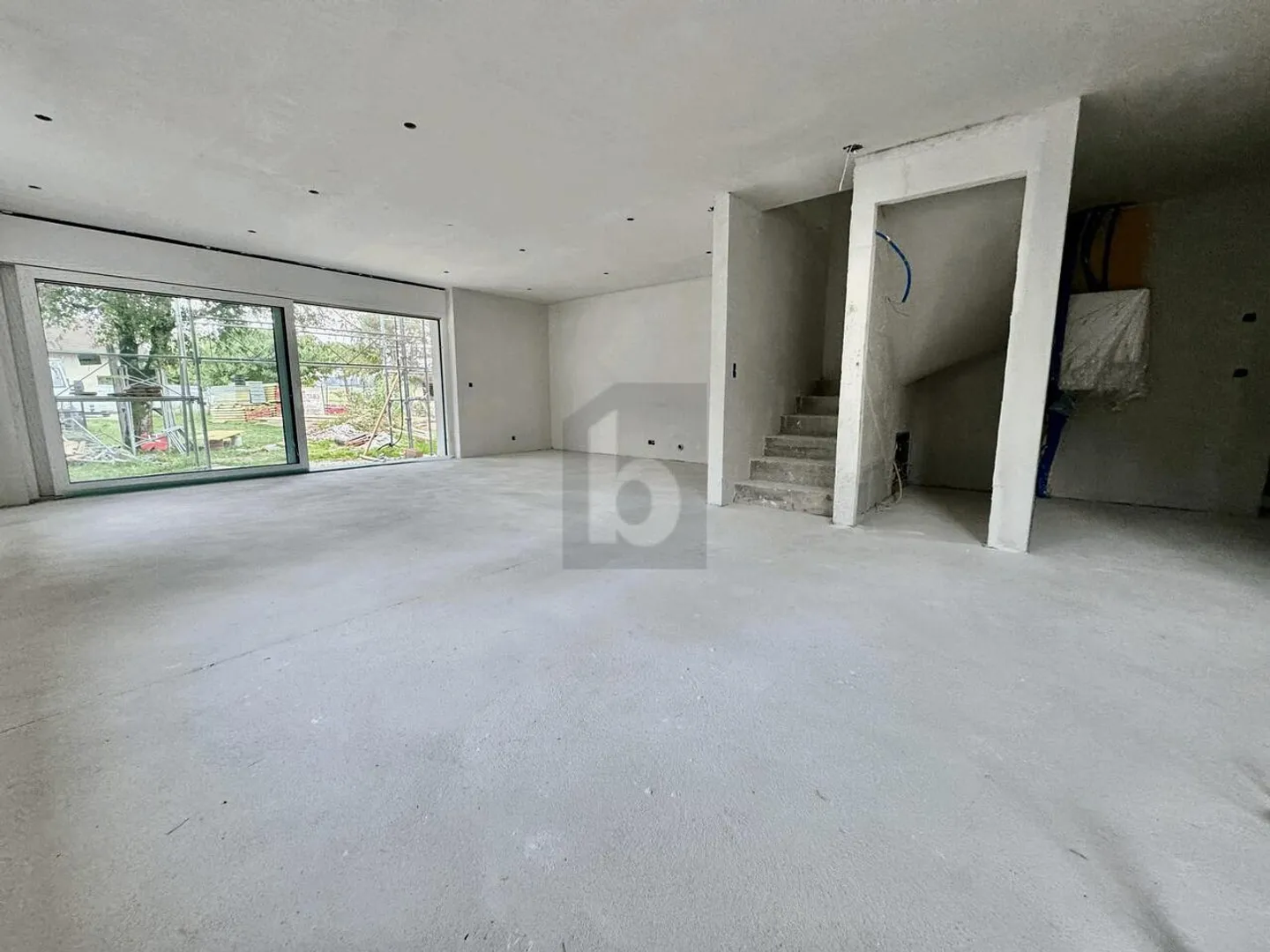 GERÄUMIGER GARTEN IN EINER RUHIGEN NACHBARSCHAFT (SÜDOST-VILLA) - Foto 5 von 6