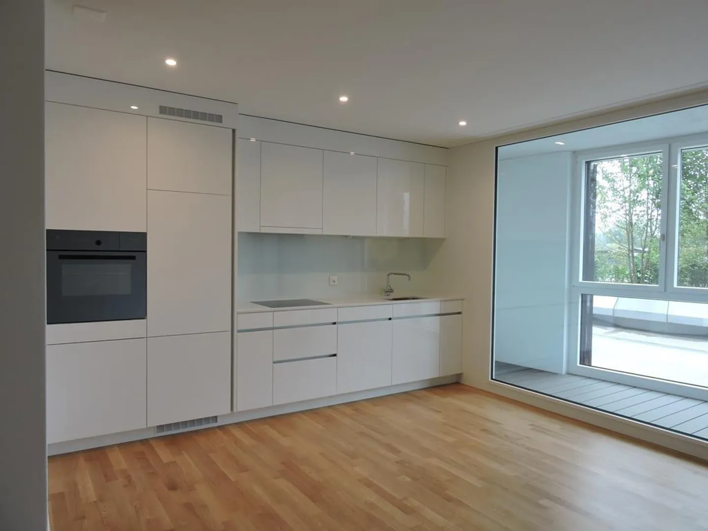 Ideal for Commuters - 2.5 Room Apartment in Zug - Photo 1 of 9