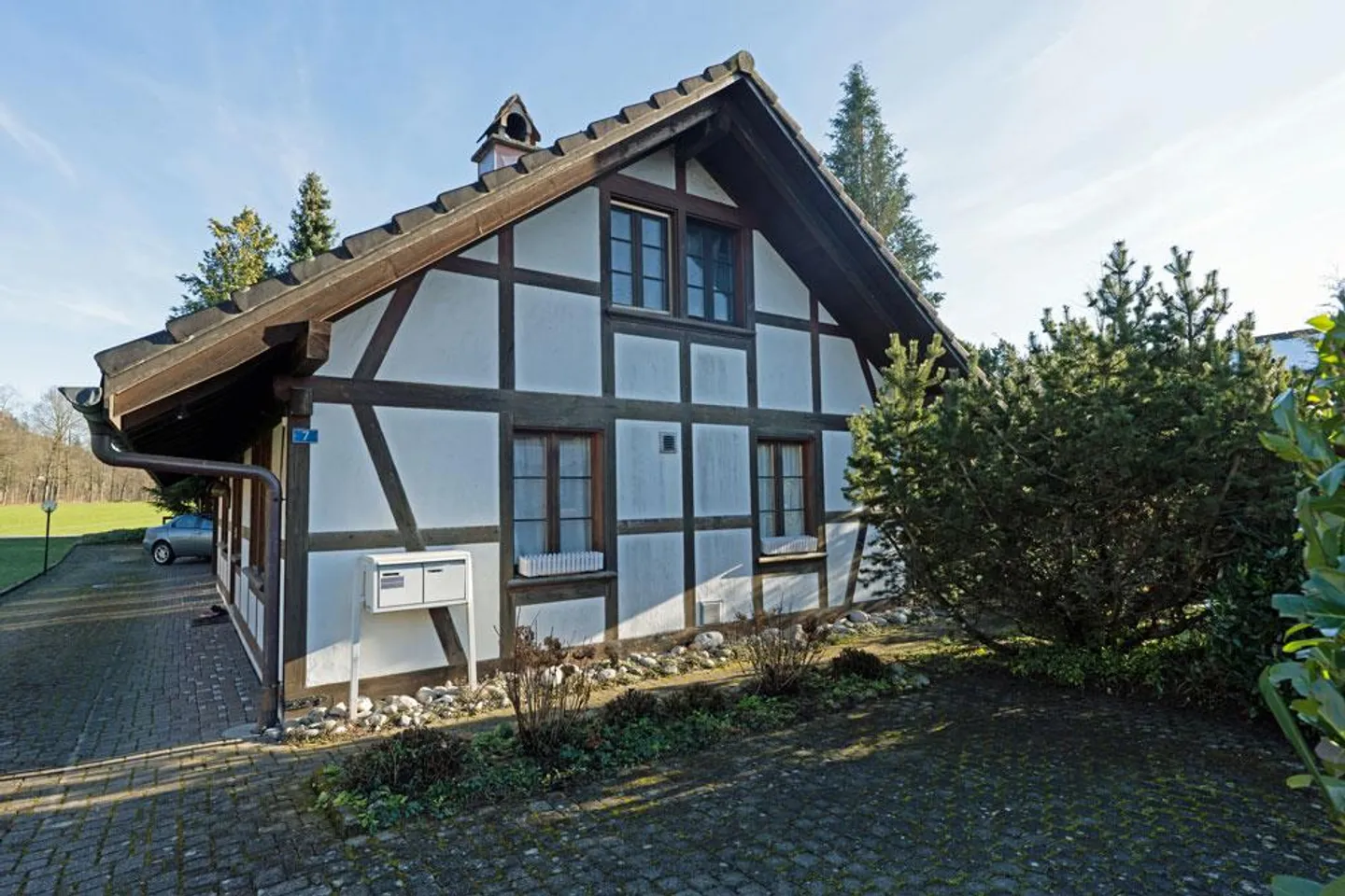 Maison de 4 pièces avec espace jardin dans un quartier résidentiel calme - Photo 1 sur 8