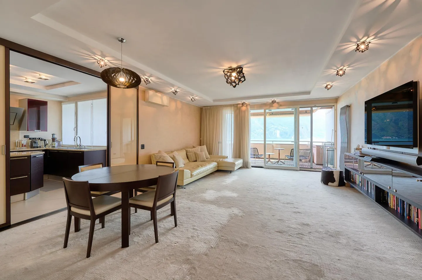 Appartement Élégant 4,5 Chambres au Centre-Ville avec Vue sur le Lac - Photo 4 sur 9