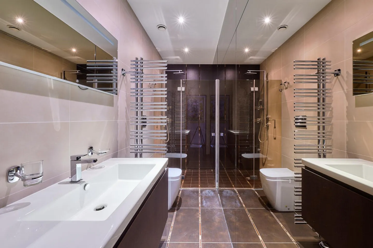 Appartement Élégant 4,5 Chambres au Centre-Ville avec Vue sur le Lac - Photo 7 sur 9