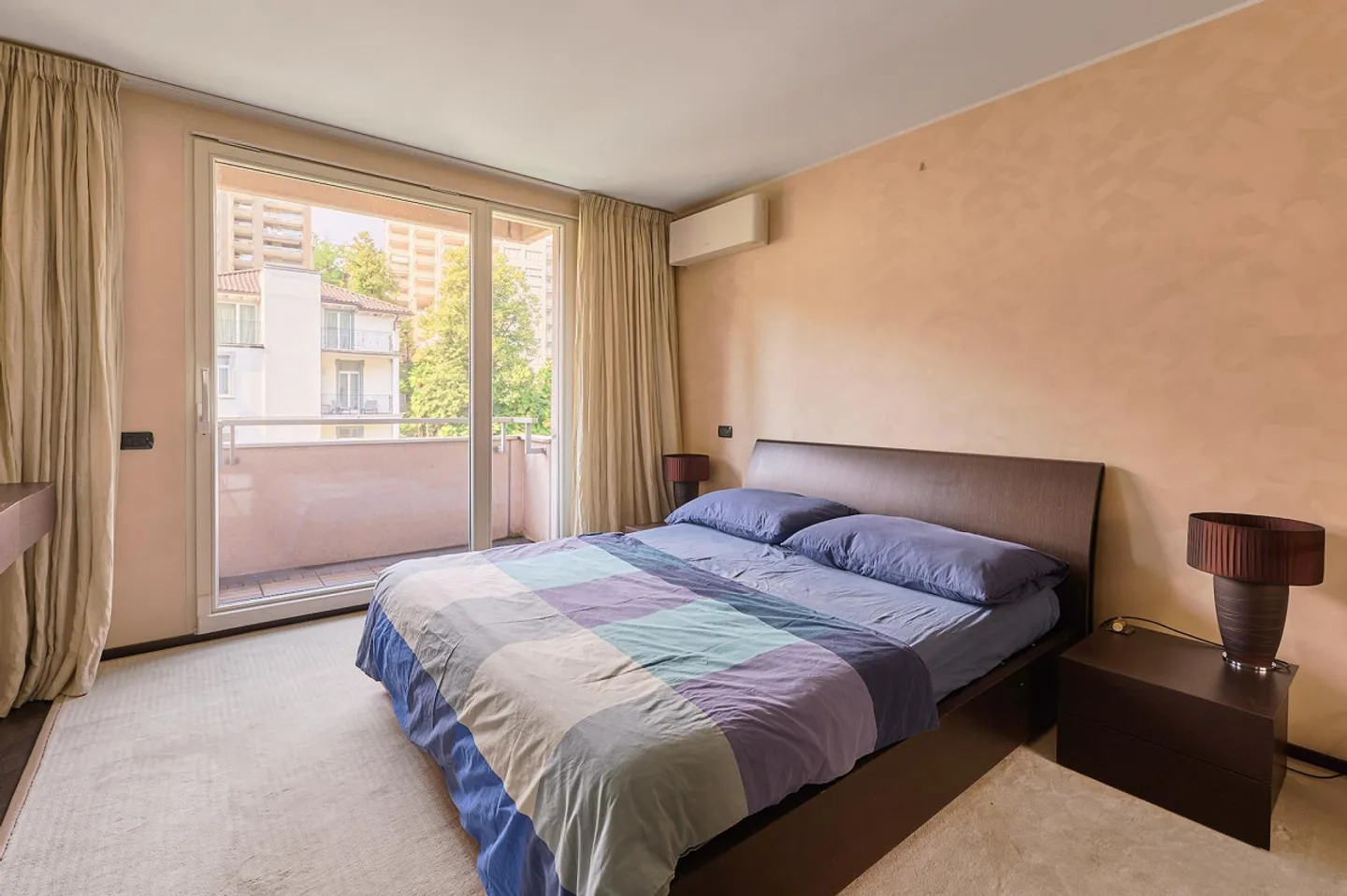 Appartement Élégant 4,5 Chambres au Centre-Ville avec Vue sur le Lac - Photo 8 sur 9