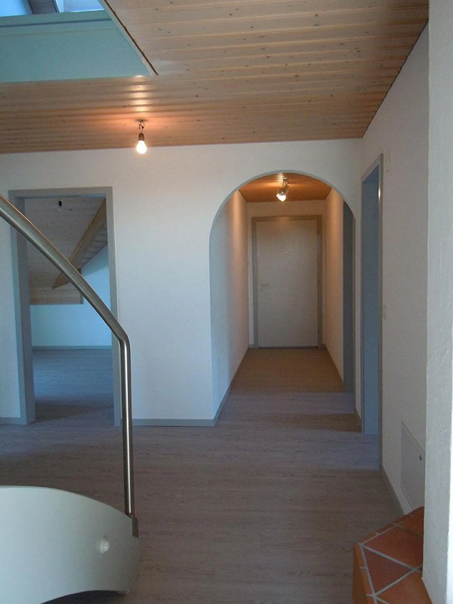 Geräumige Wohnung mit großer Terrasse - Foto 3 von 14