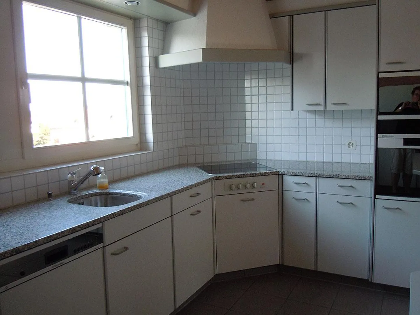 Geräumige Wohnung mit großer Terrasse - Foto 4 von 14