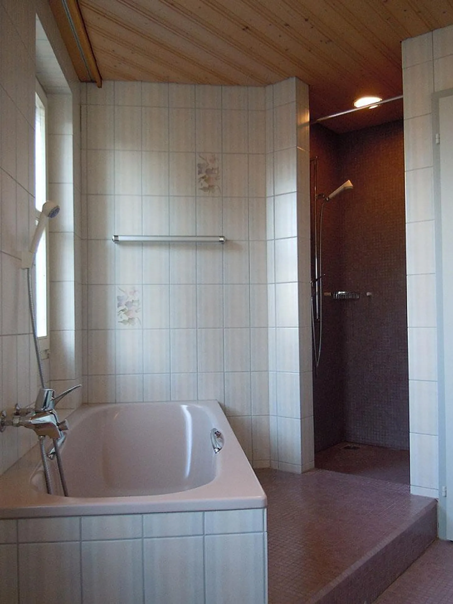 Geräumige Wohnung mit großer Terrasse - Foto 8 von 14