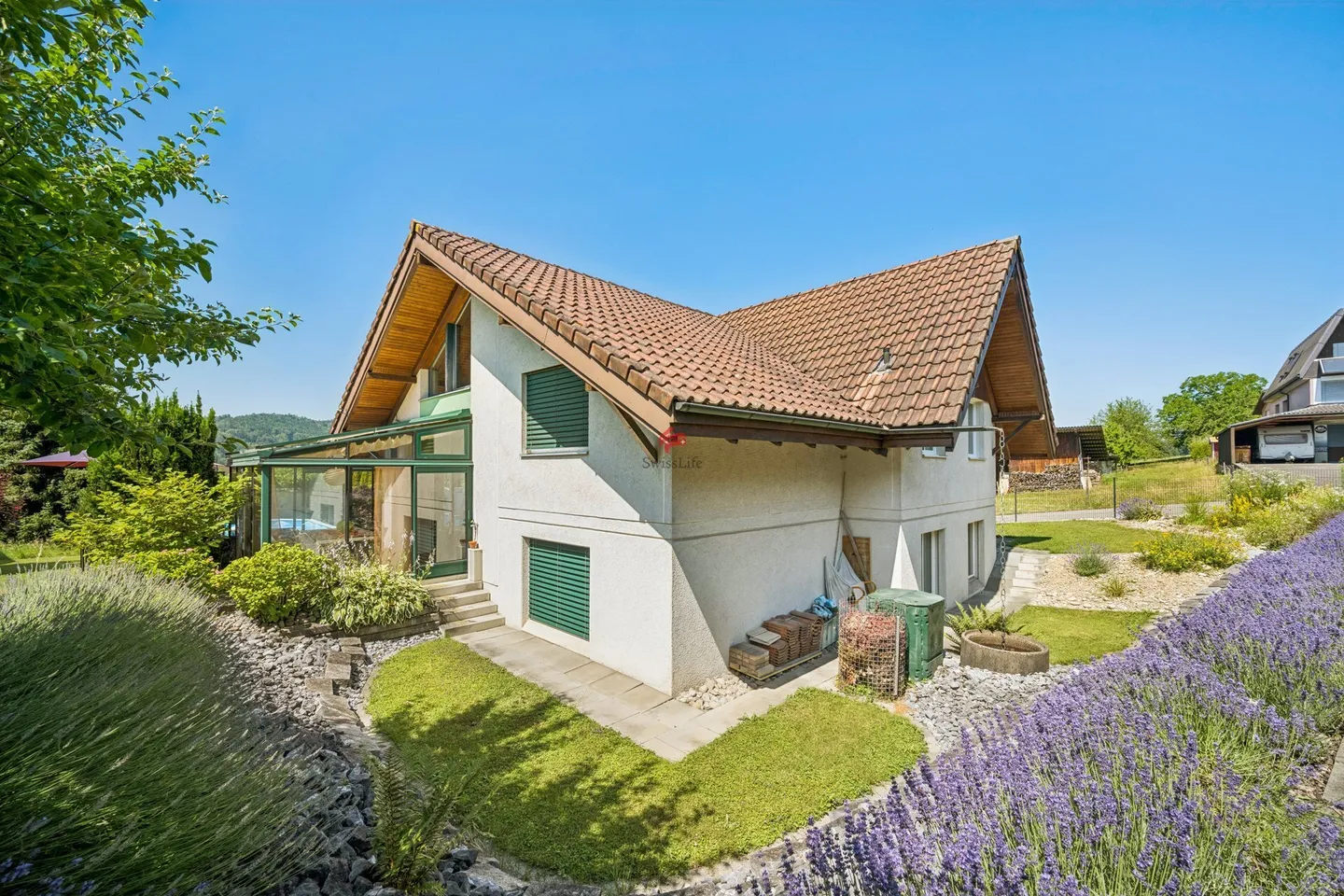 Well-maintained, detached single-family house with pool - Photo 1 of 13