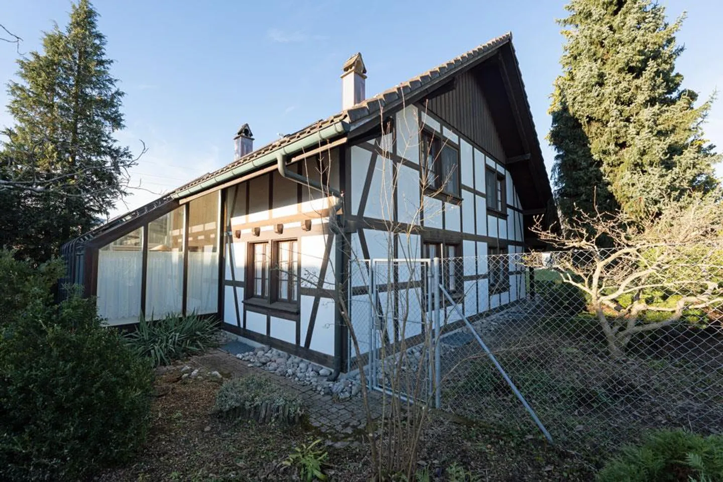 Casa a schiera di 6,5 stanze con galleria, giardino d'inverno e area esterna - Foto 2 di 10