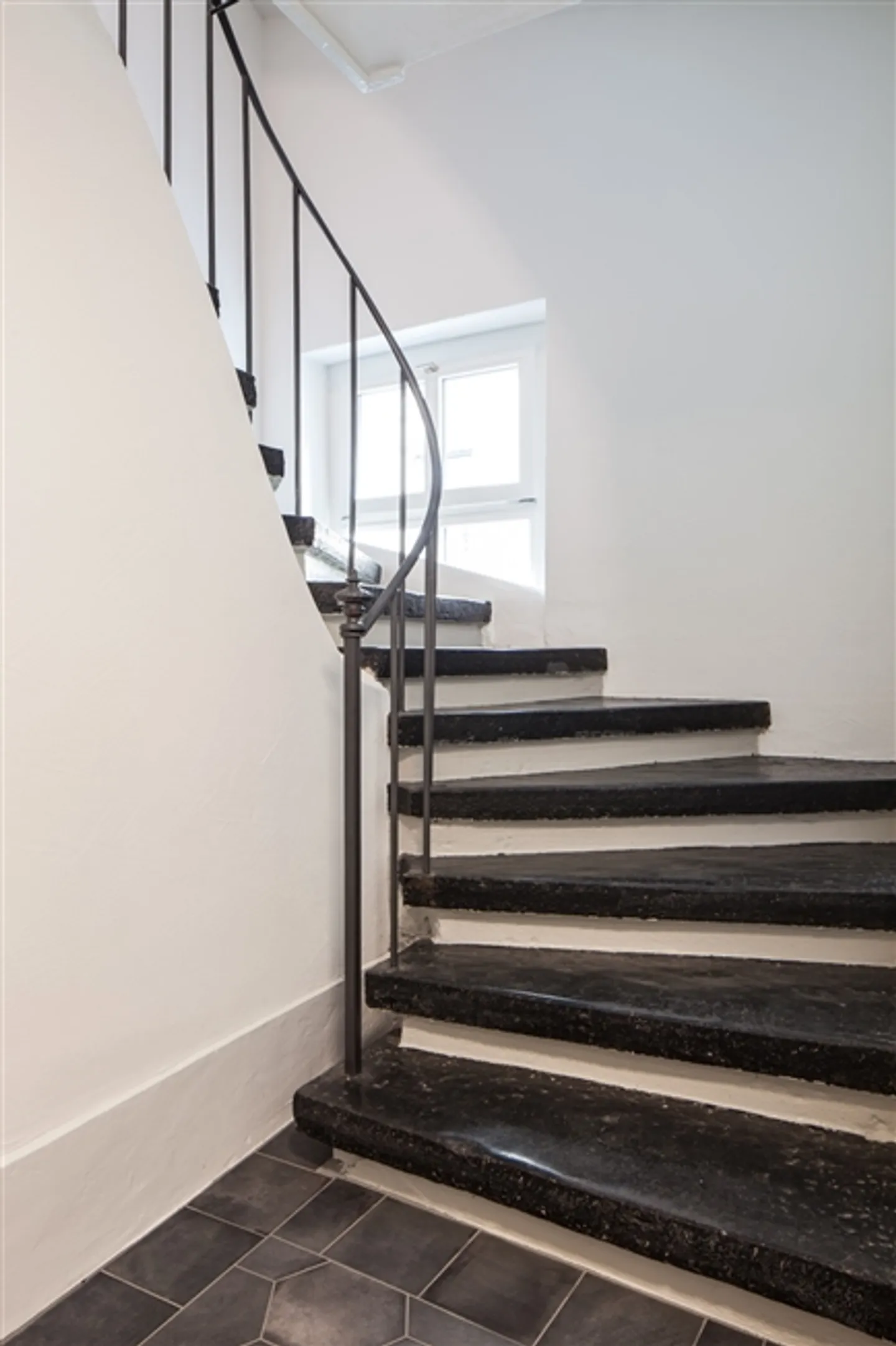 High-quality 2½ room city apartment in Bälliz - Photo 2 of 13