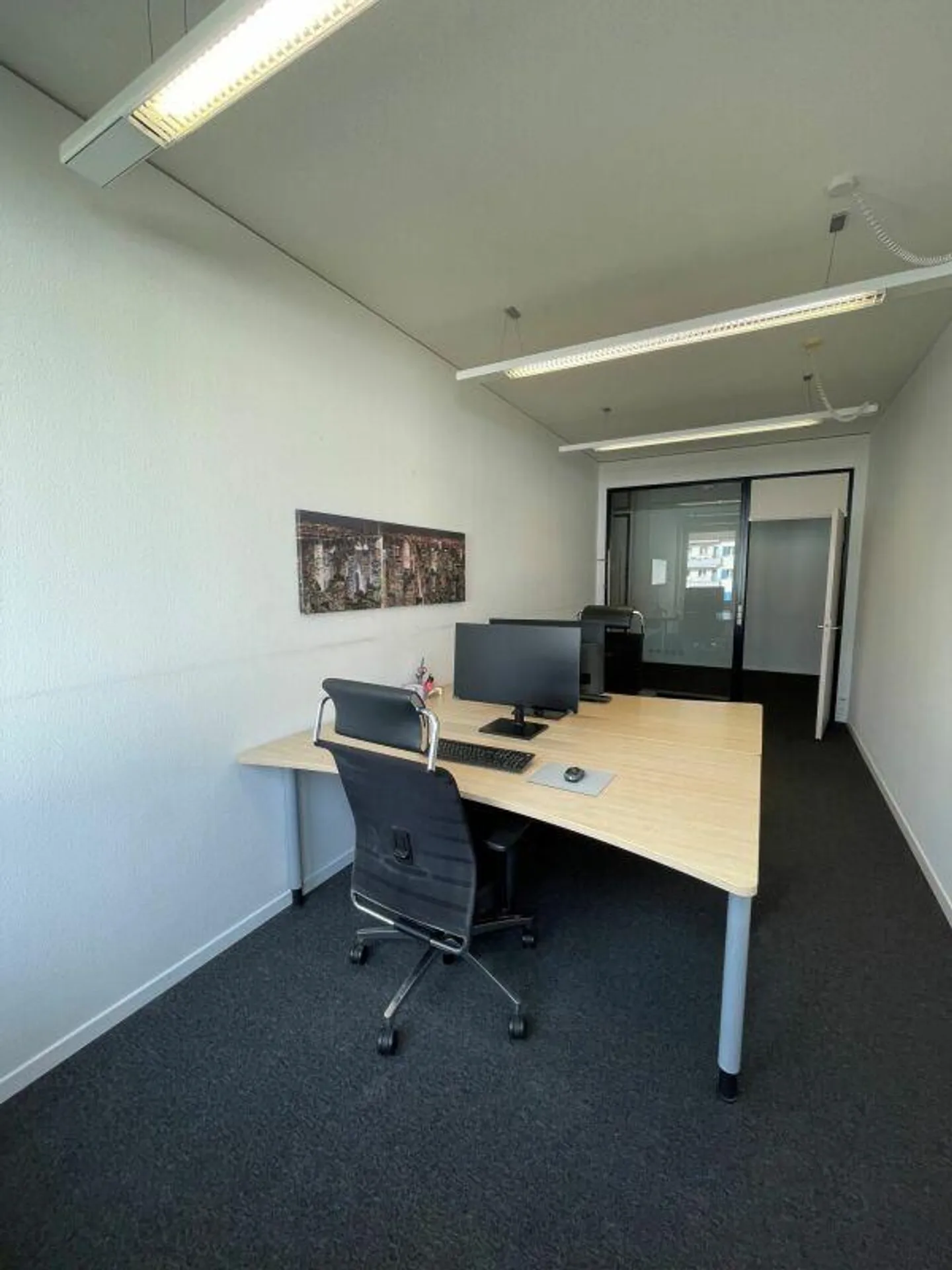 BUREAUX LUMINEUX À ZUG - Photo 7 sur 8