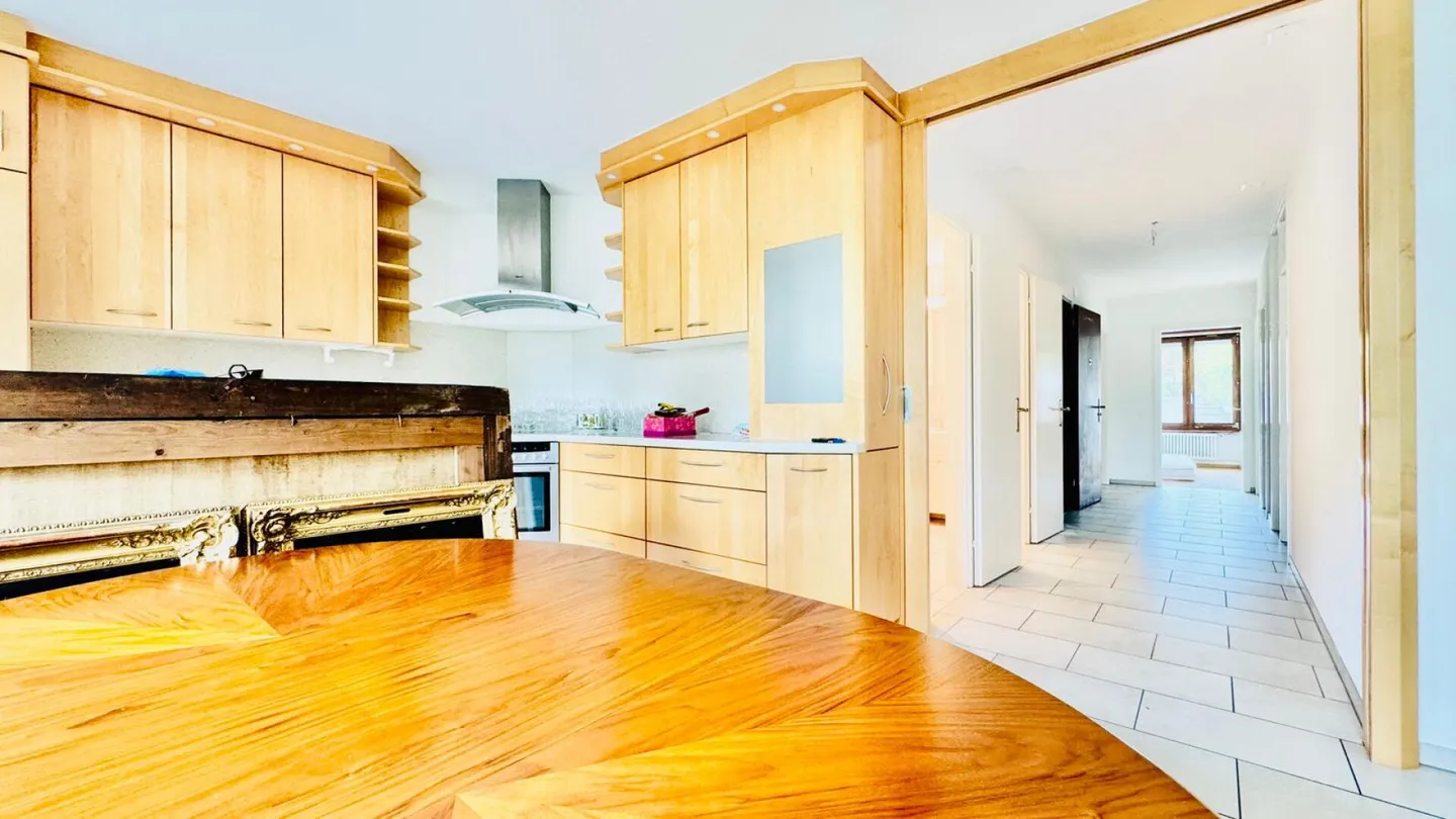 4.5-Zimmer-Wohnung mit Lift, Balkon, Keller und Tiefgaragenplatz an Top Lage - Foto 3 von 11