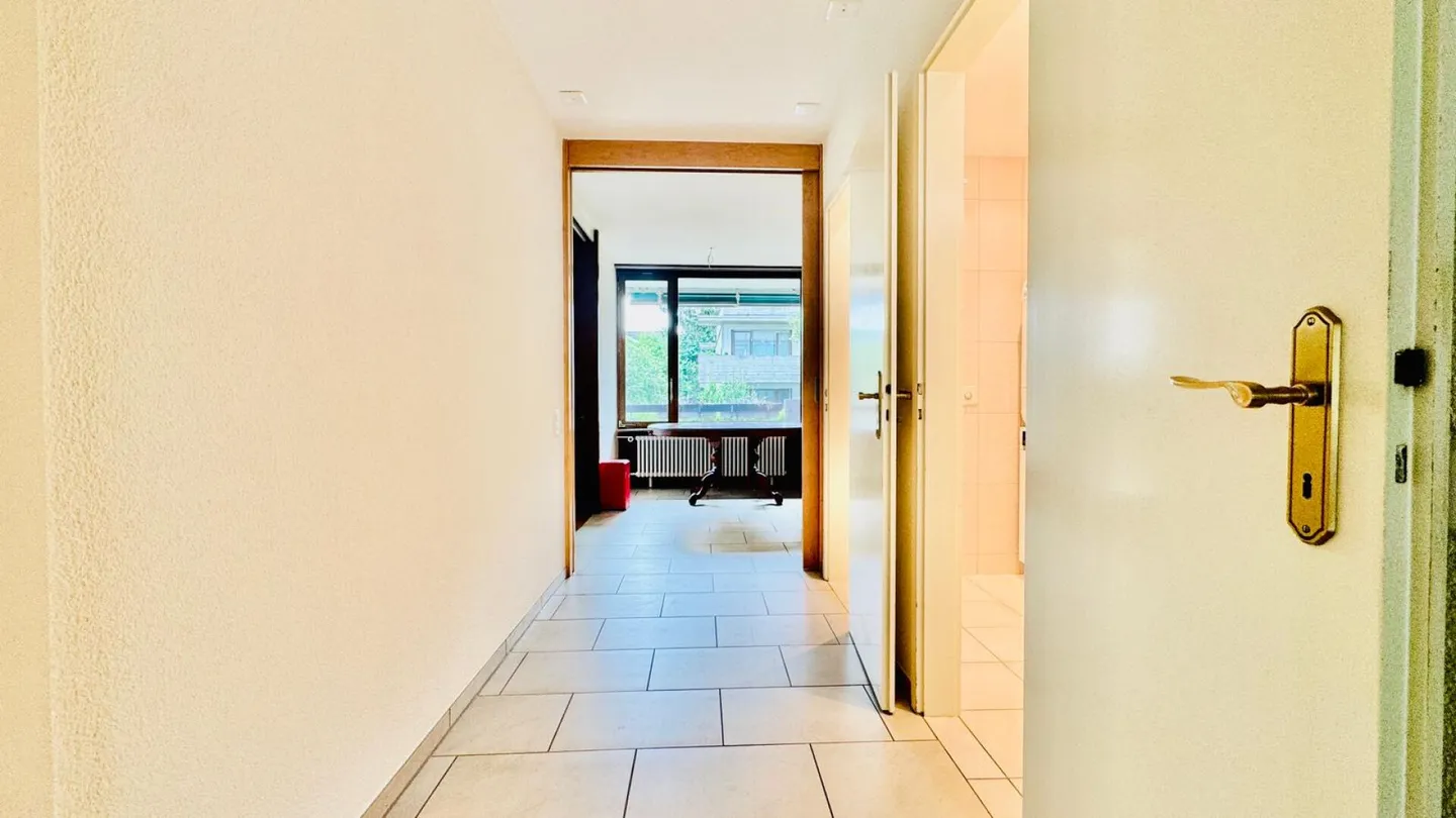 4.5-Zimmer-Wohnung mit Lift, Balkon, Keller und Tiefgaragenplatz an Top Lage - Foto 5 von 11