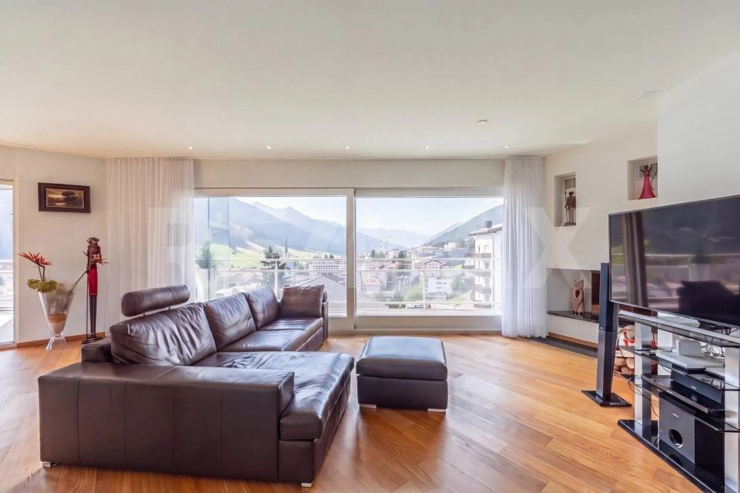 Exclusive Living Comfort in Elevated Location - Photo 2 of 10