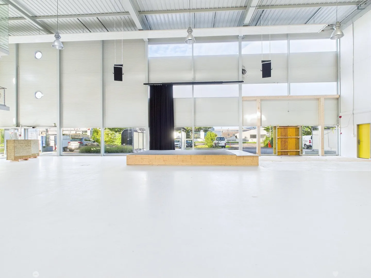 Espace de vente et bureaux dans le quartier industriel à partir de 144m2-686m2 - Photo 6 sur 19