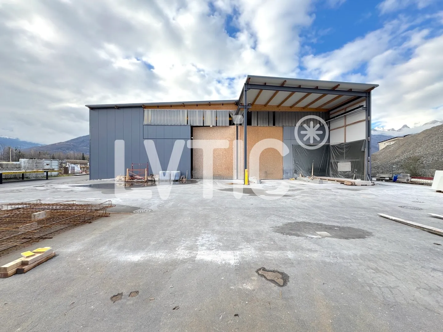 Capannone industriale di 2300 m2 su un lotto di 4380 m2 in vendita ad Aigle - Foto 8 di 15