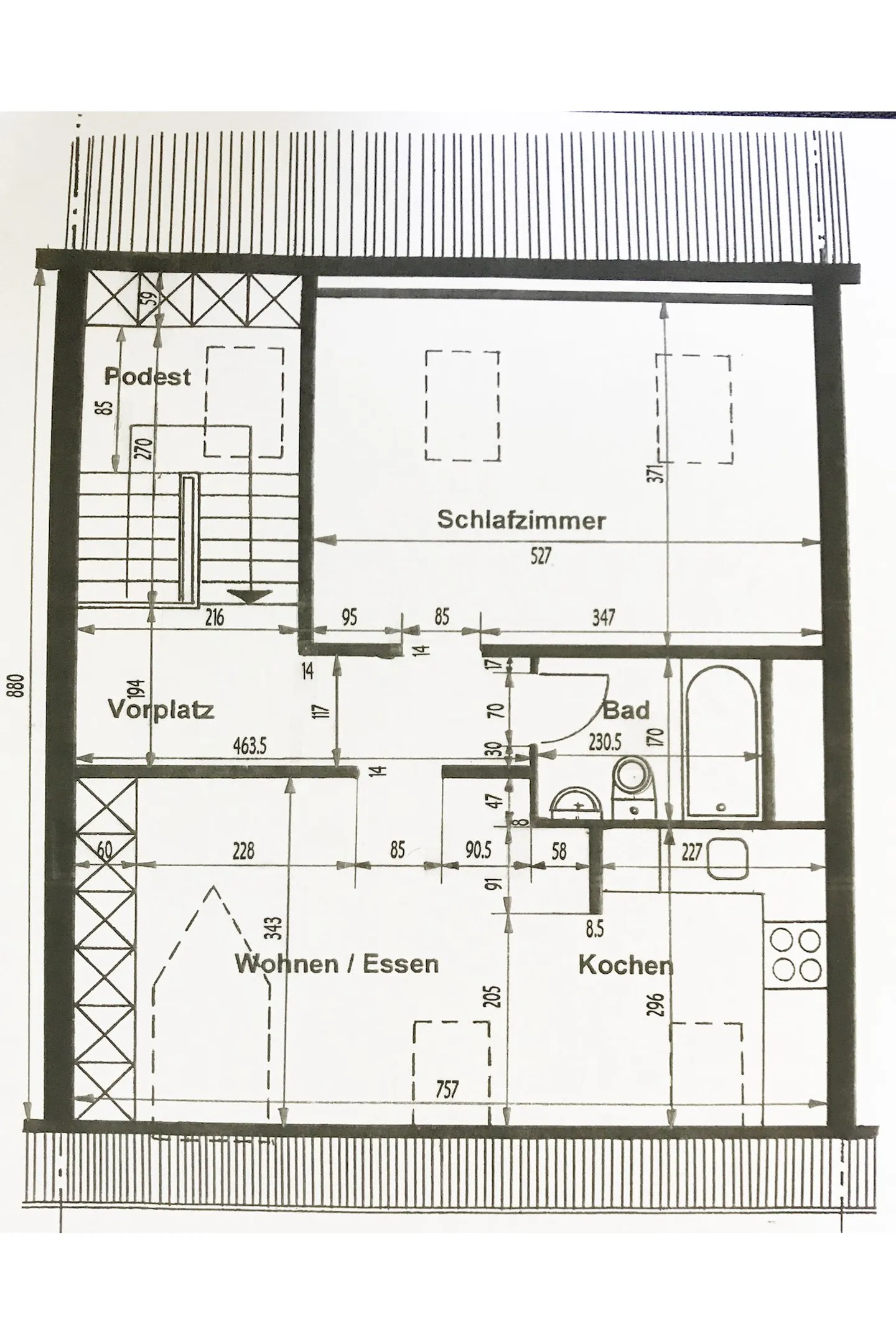Appartamento mansardato affascinante in un edificio d'epoca modernizzato in una posizione tranquilla - Foto 7 di 7
